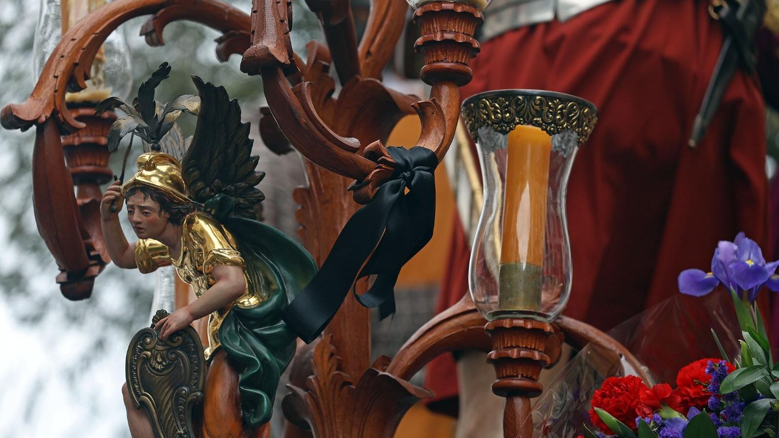 Crespón negro en el Prendimiento.