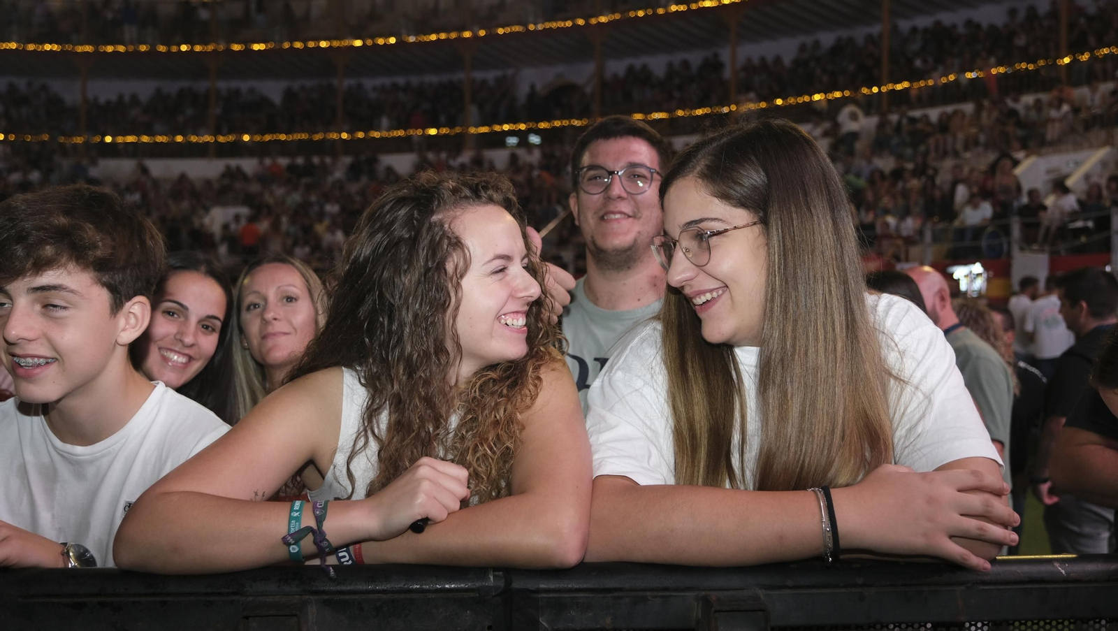 El concierto de Melendi llena de fans la Plaza de Toros de Almería, en imágenes