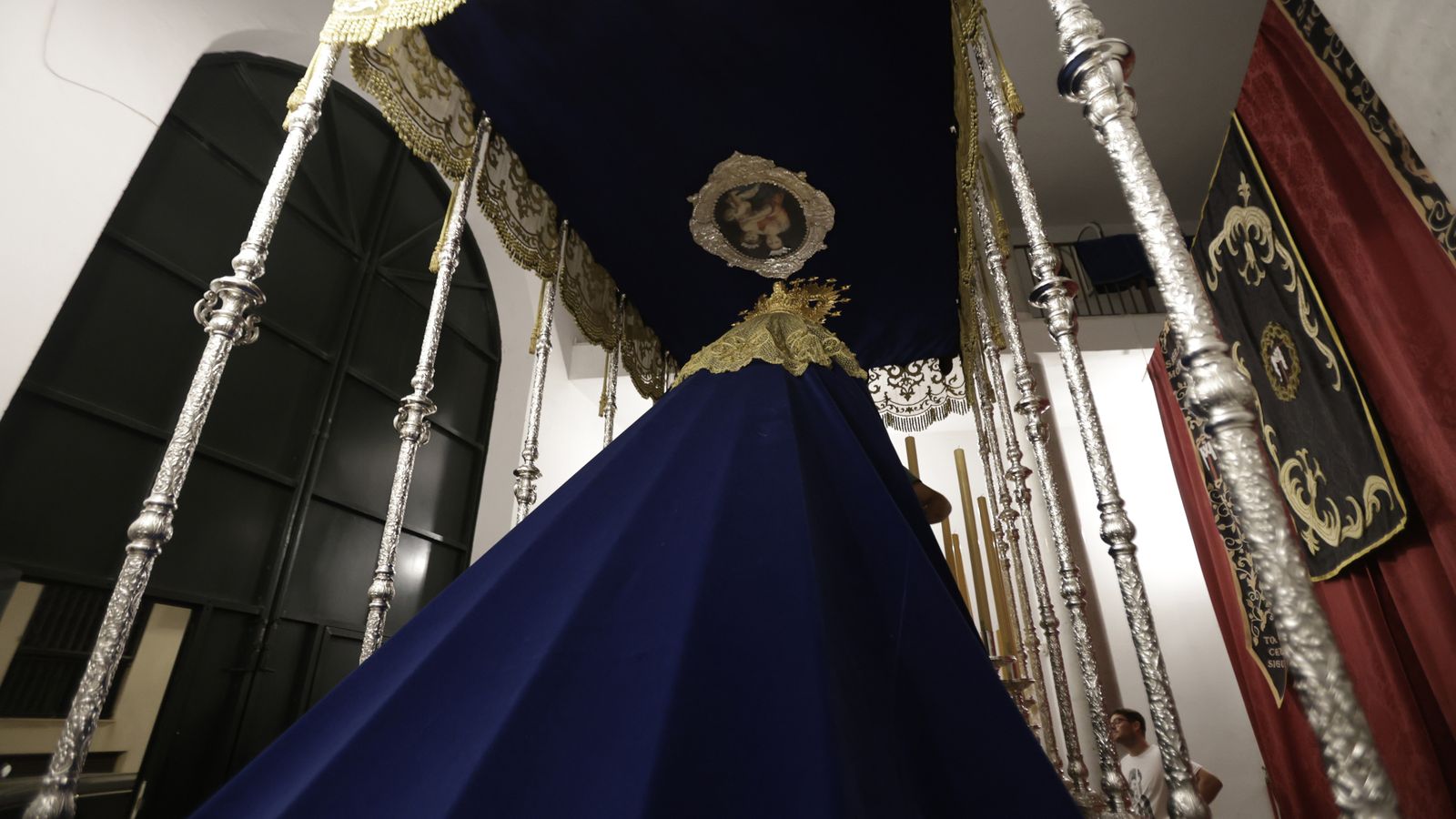 Preparativos en las iglesias de Algeciras para la Magna Mariana, en imágenes