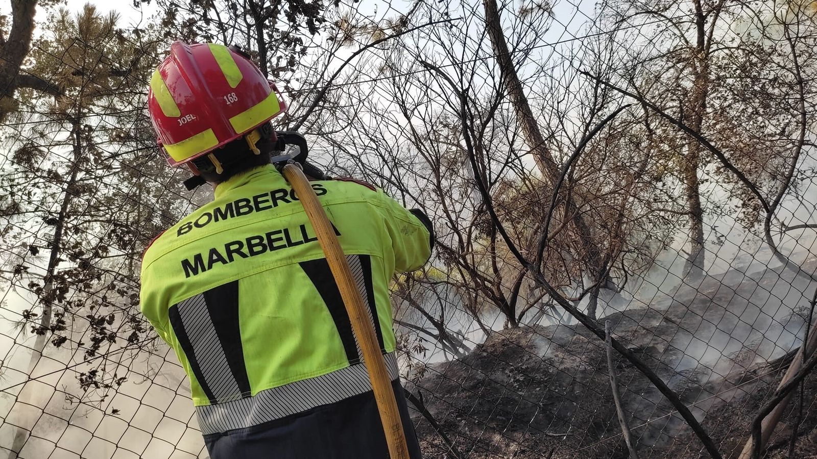 Un efectivo del Servicio de Prevención, Extinción de Incendios y Salvamento del Ayuntamiento de Marbella.