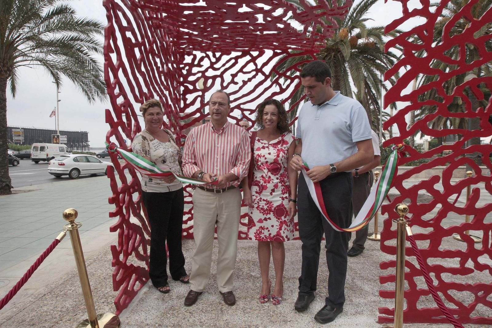 La escultura de coral rojo fue inaugurada en 2008