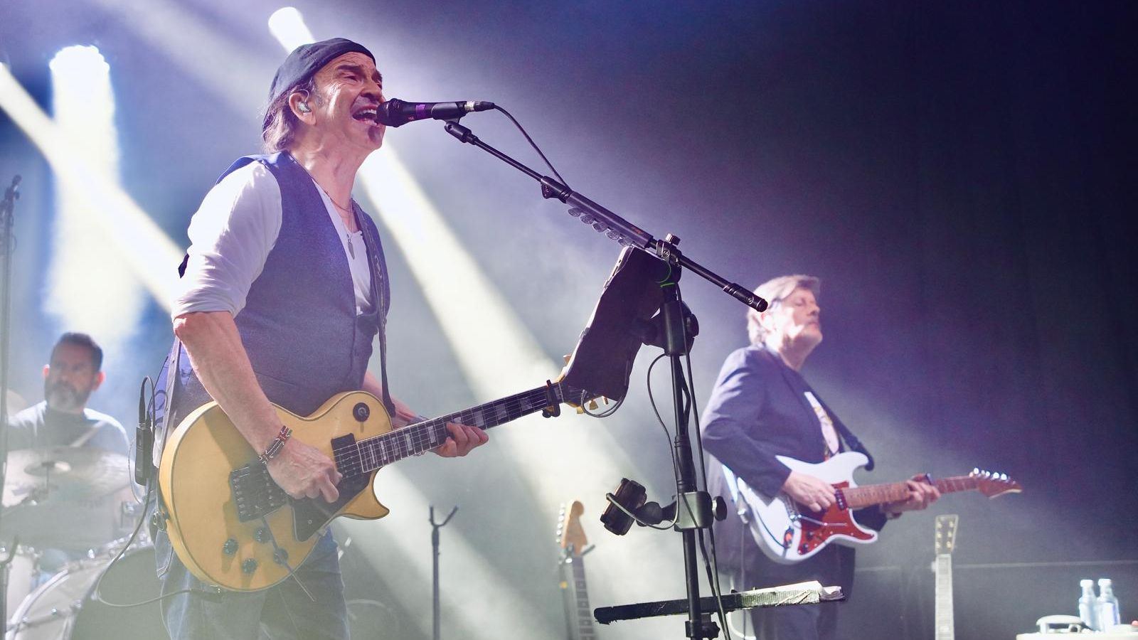 Álvaro Urquijo y Ramón Arroyo con Santi Hernández detrás