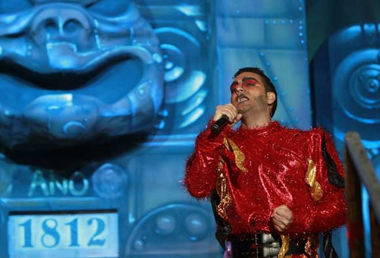 Paco Trujillo encarnando al Dios Momo./Fotos:Lourdes de Vicente

Foto: Lourdes de Vicente