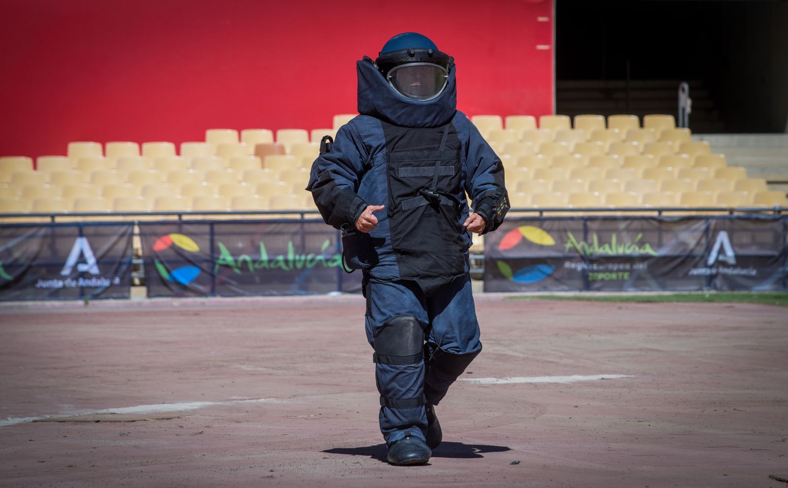 La exhibición policial con participación de la Unidad Aérea, Guías Caninos y Caballería, en imágenes