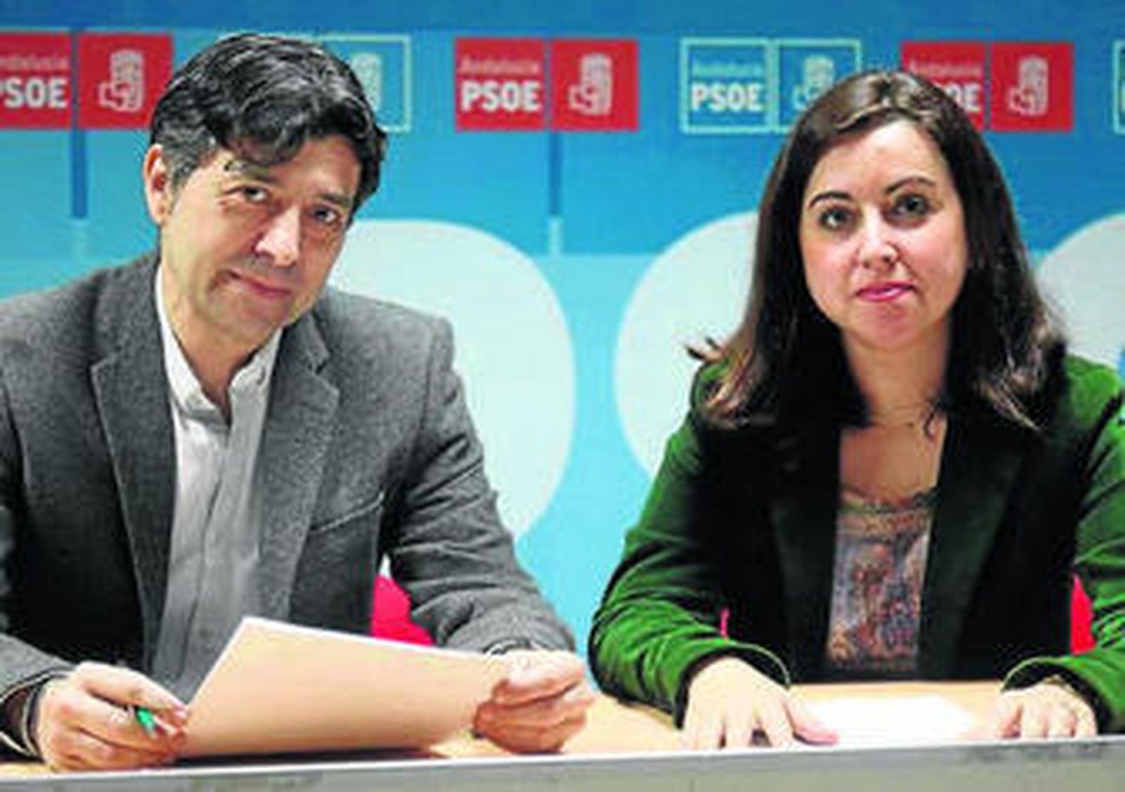 Los socialistas sanluqueños Juan Oliveros y Milagrosa Gordillo.