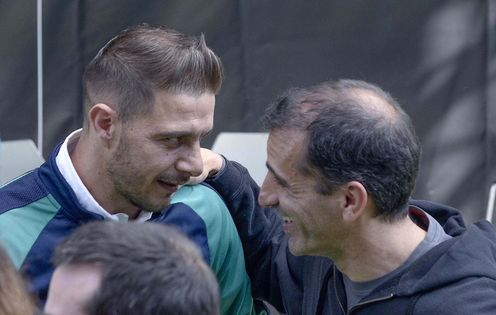 Las imágenes de la entrega de sus nuevos Alfa Romeo a la plantilla del Betis