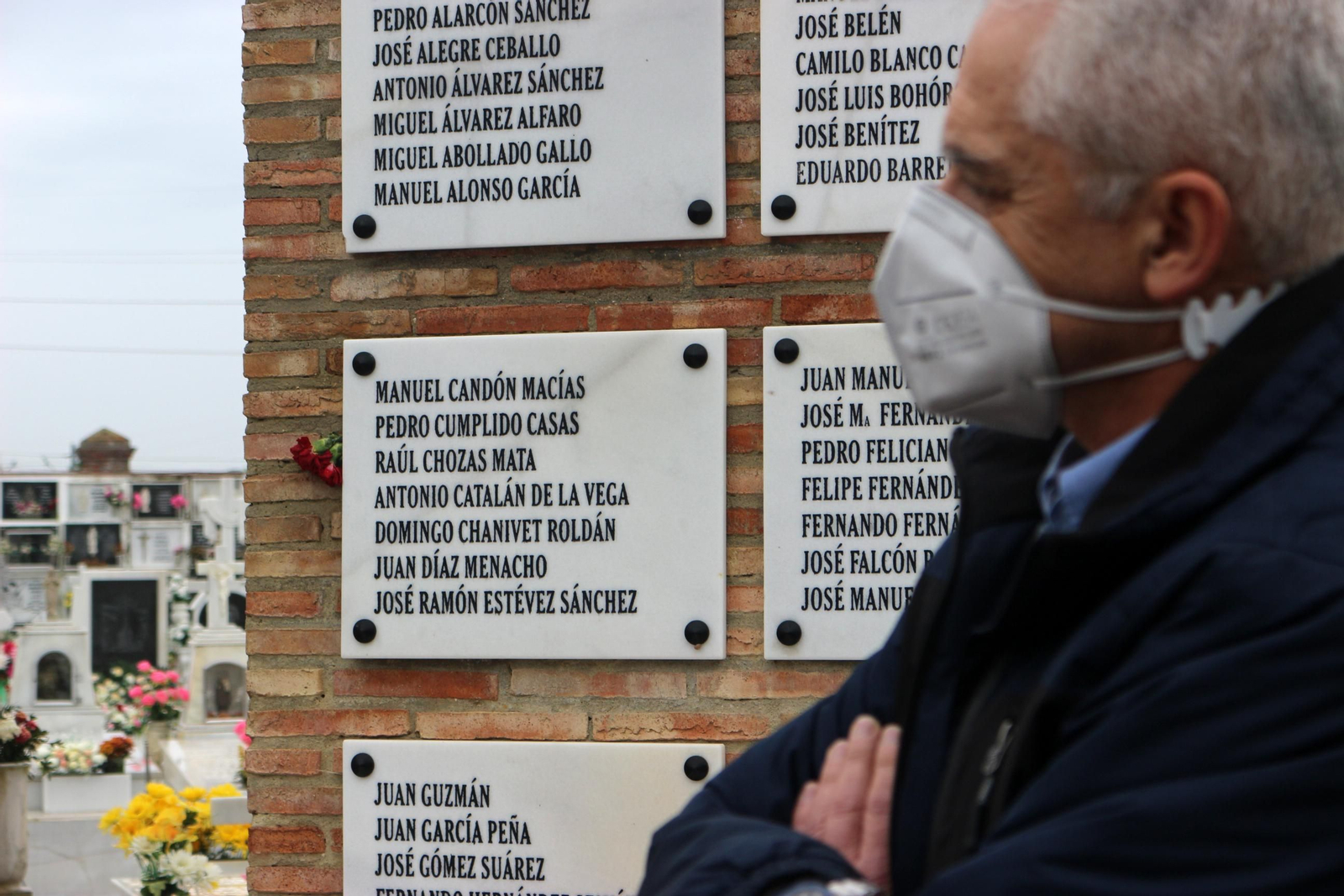 Las dos personas localizadas gracias al ADN comparten la misma placa en el monolito  en su su memoria