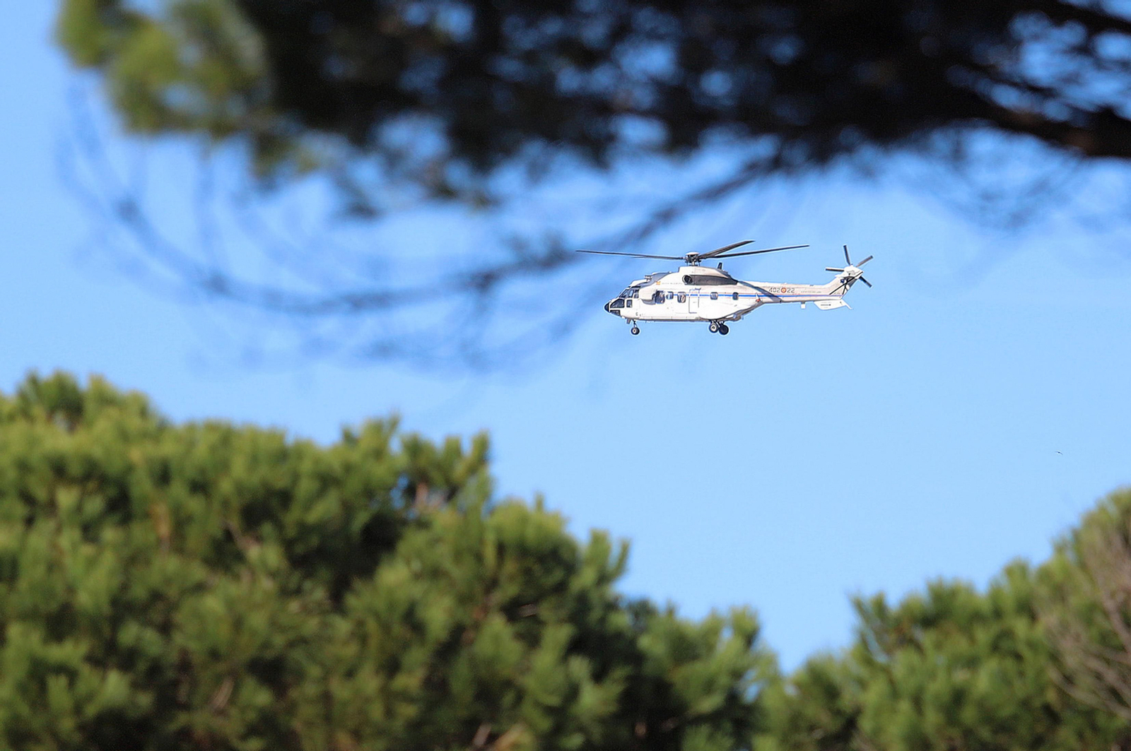 Imágenes de Pedro Sánchez en su visita al cohete Miura en la base espacial en Huelva