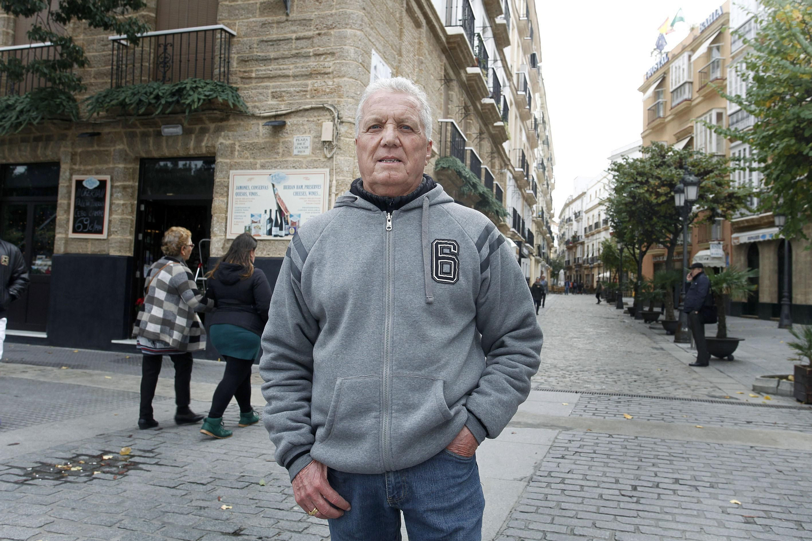 José Pérez Toledo 'Pepe el Caja'DIRECTOR DE COMPARSAS"En la modalidad de comparsas se han perdido el temple y el sabor"