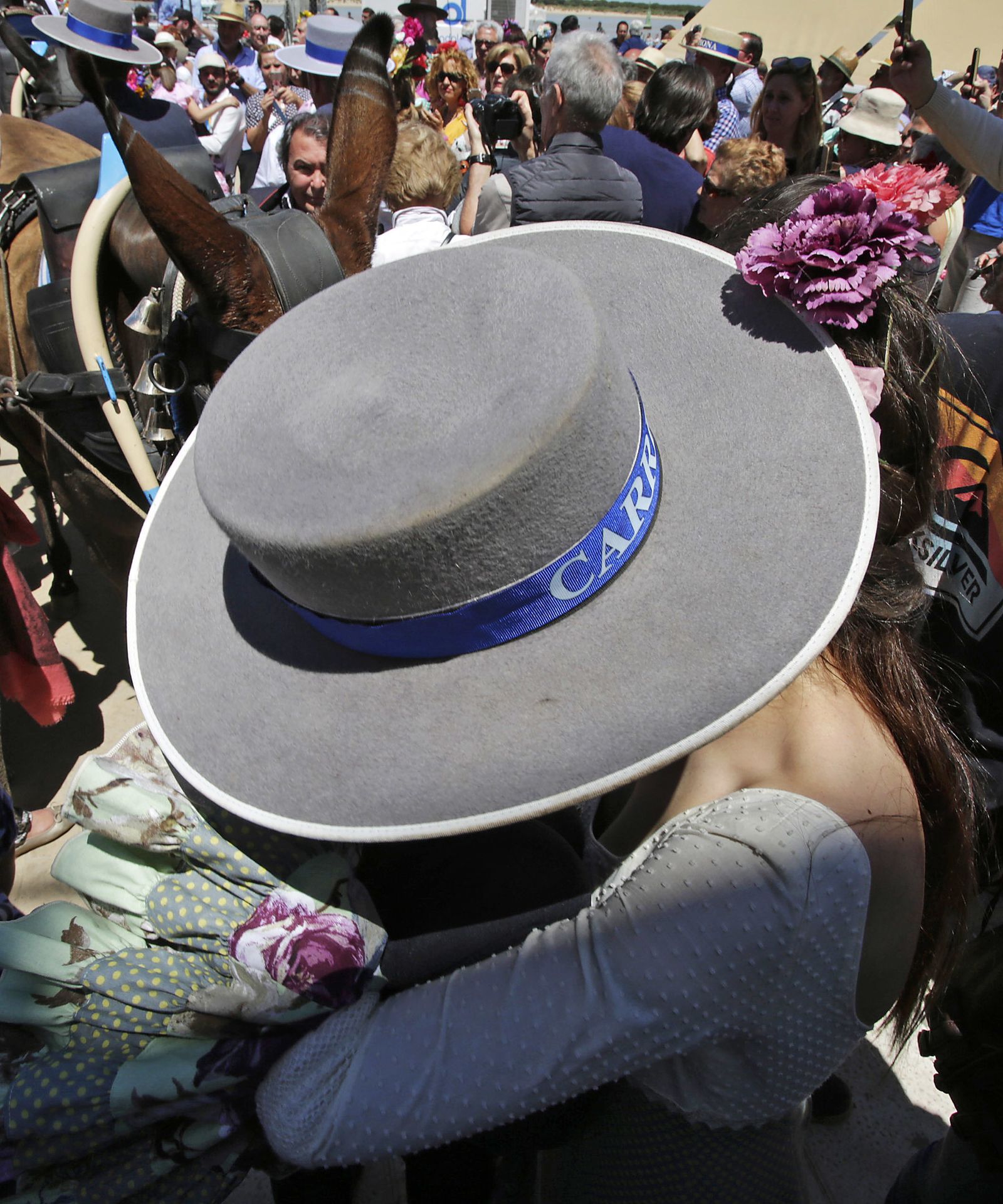 Las primeras hermandades gaditanas cruzan Bajo de Guía