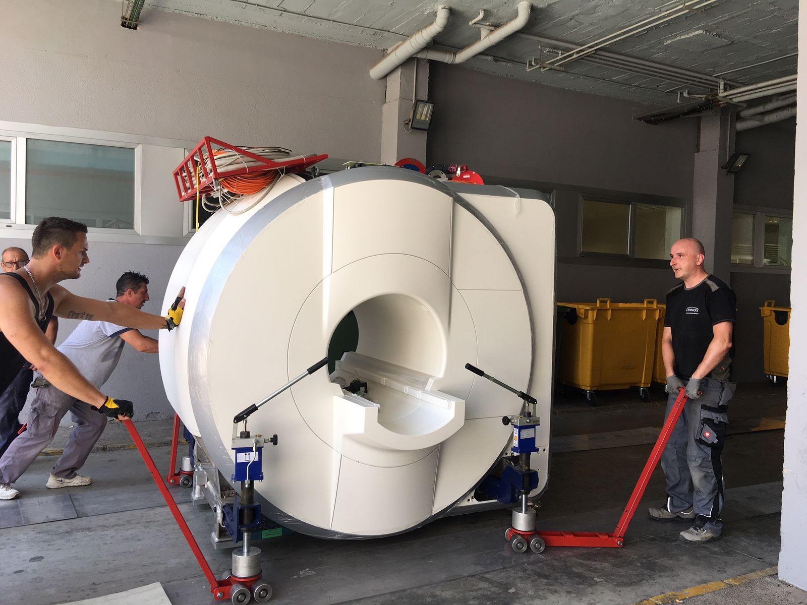 Instalación del nuevo equipo de resonancia
