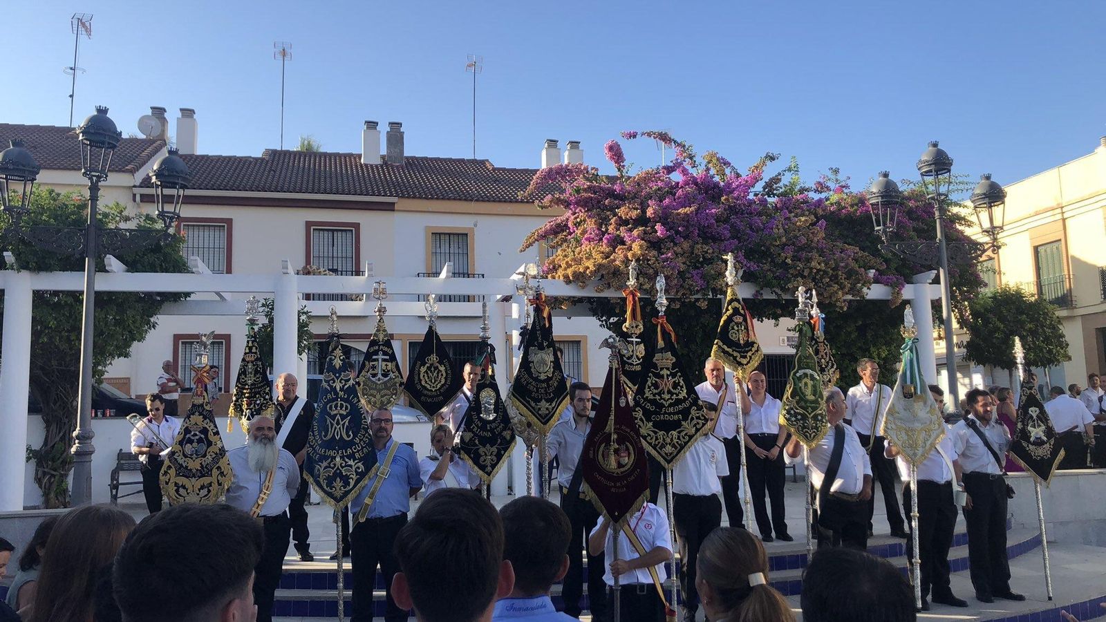 Algunos de los banderines representativos de las formaciones