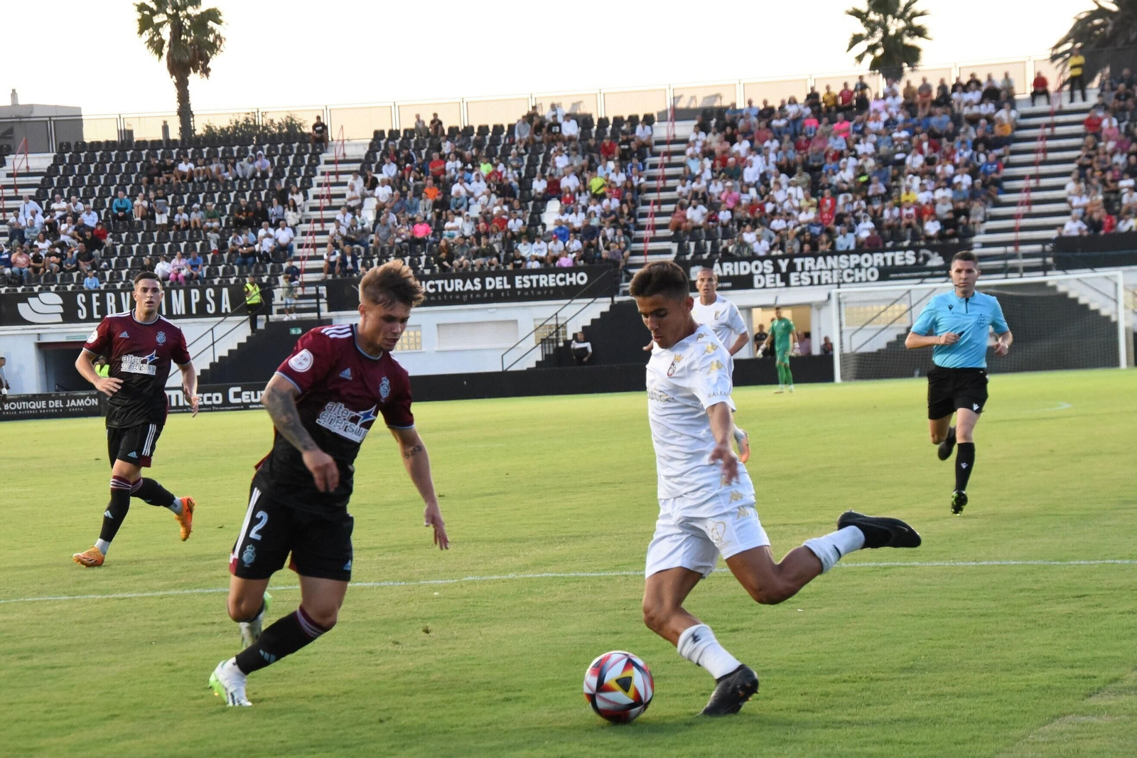 Un momento del Ceuta-Recre de la primera vuelta en el Alfonso Murube.