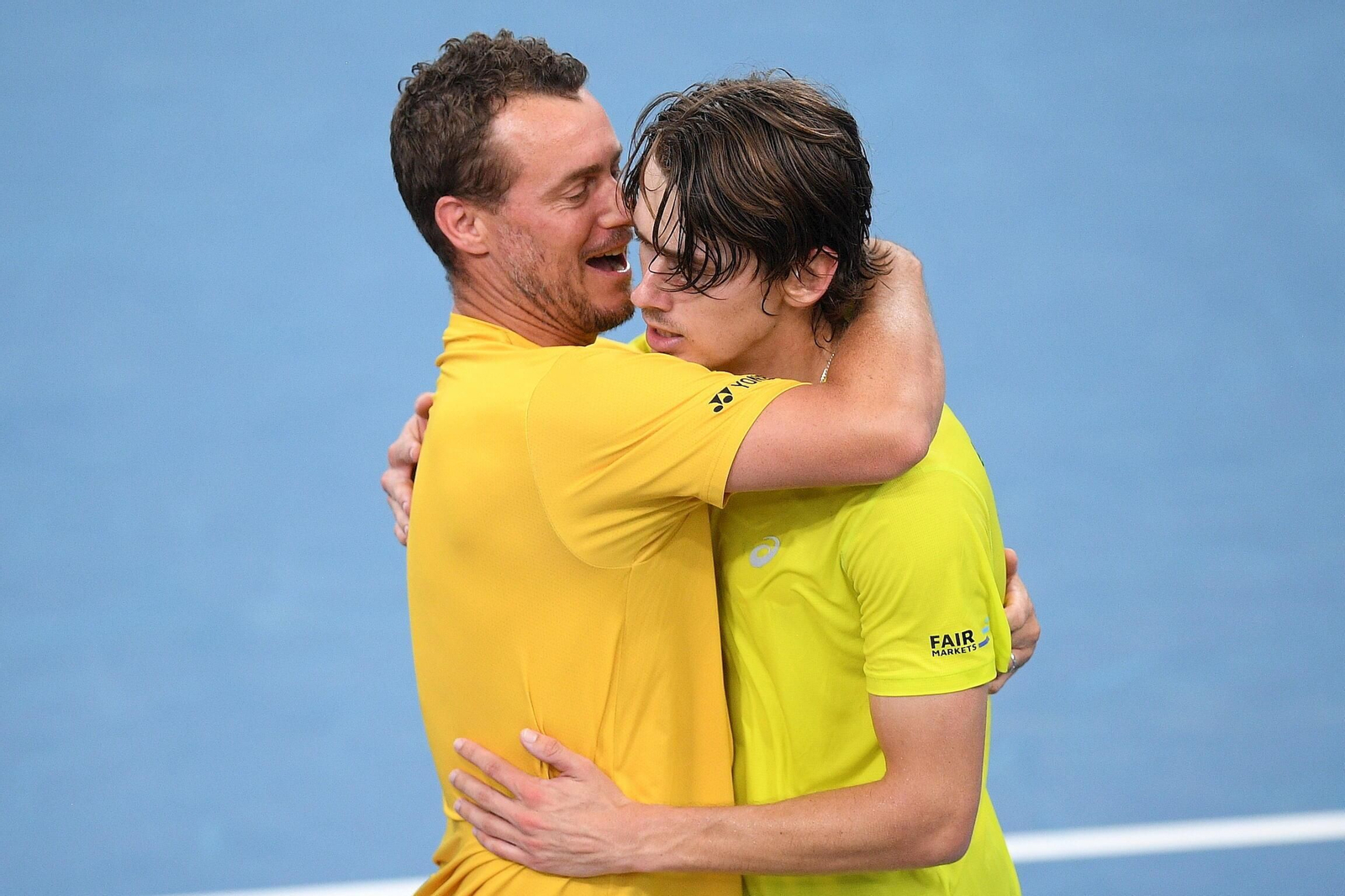 Lleyton Hewitt, con Alex de Miñaur.