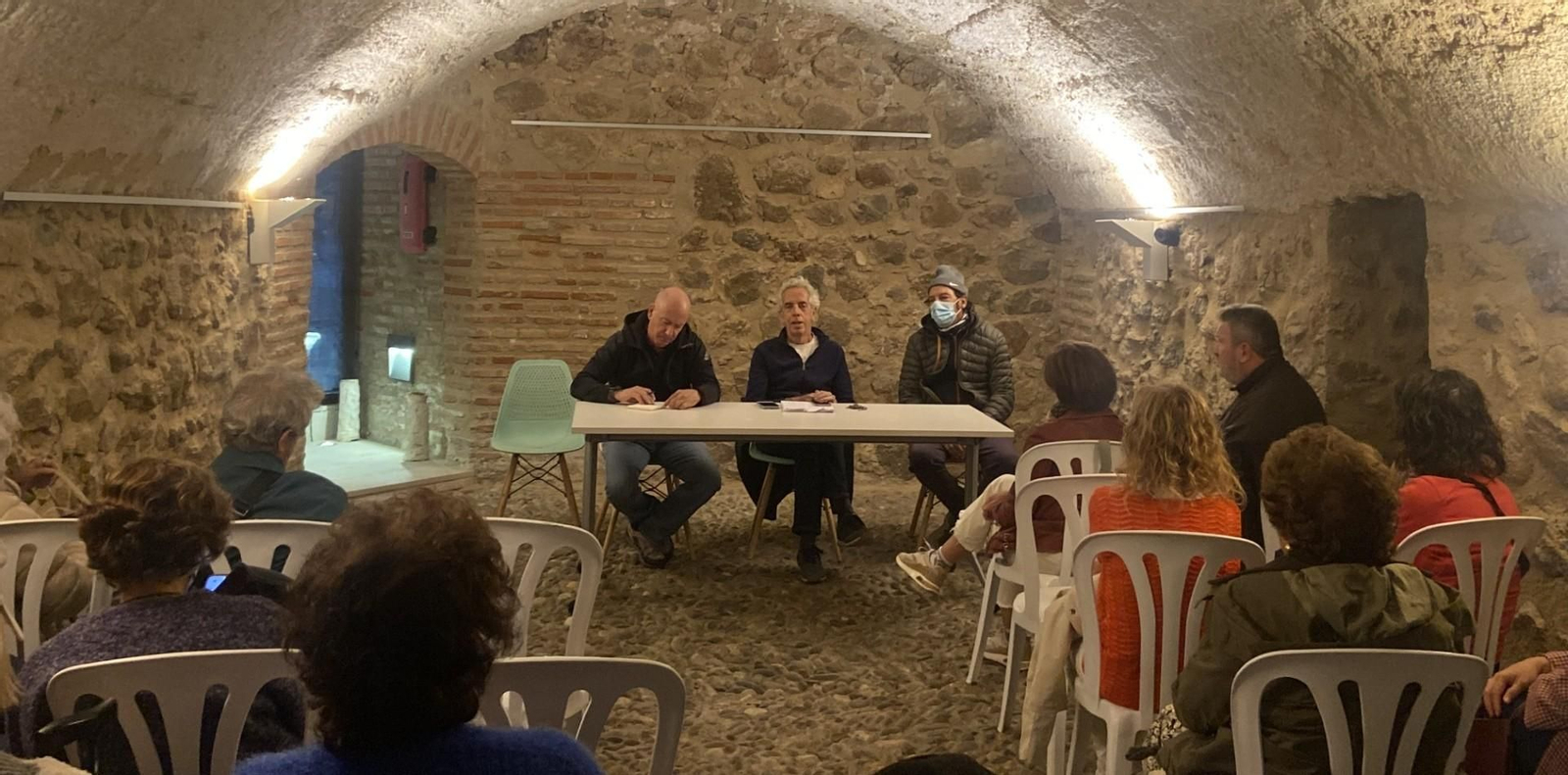 Asamblea anual de la Asociación de Amigos del Faro de Mesa Roldán presidida por Mario Sanz.