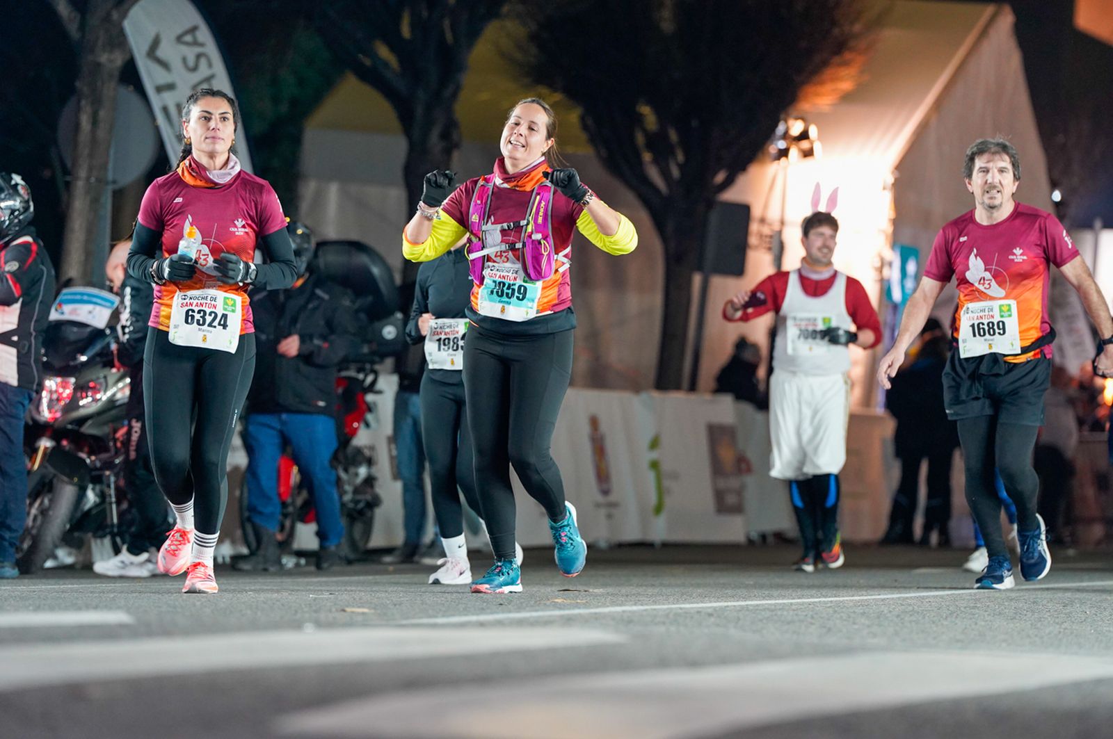 En imágenes: búscate en tu llegada a meta de la Carrera de San Antón 2026 (5)