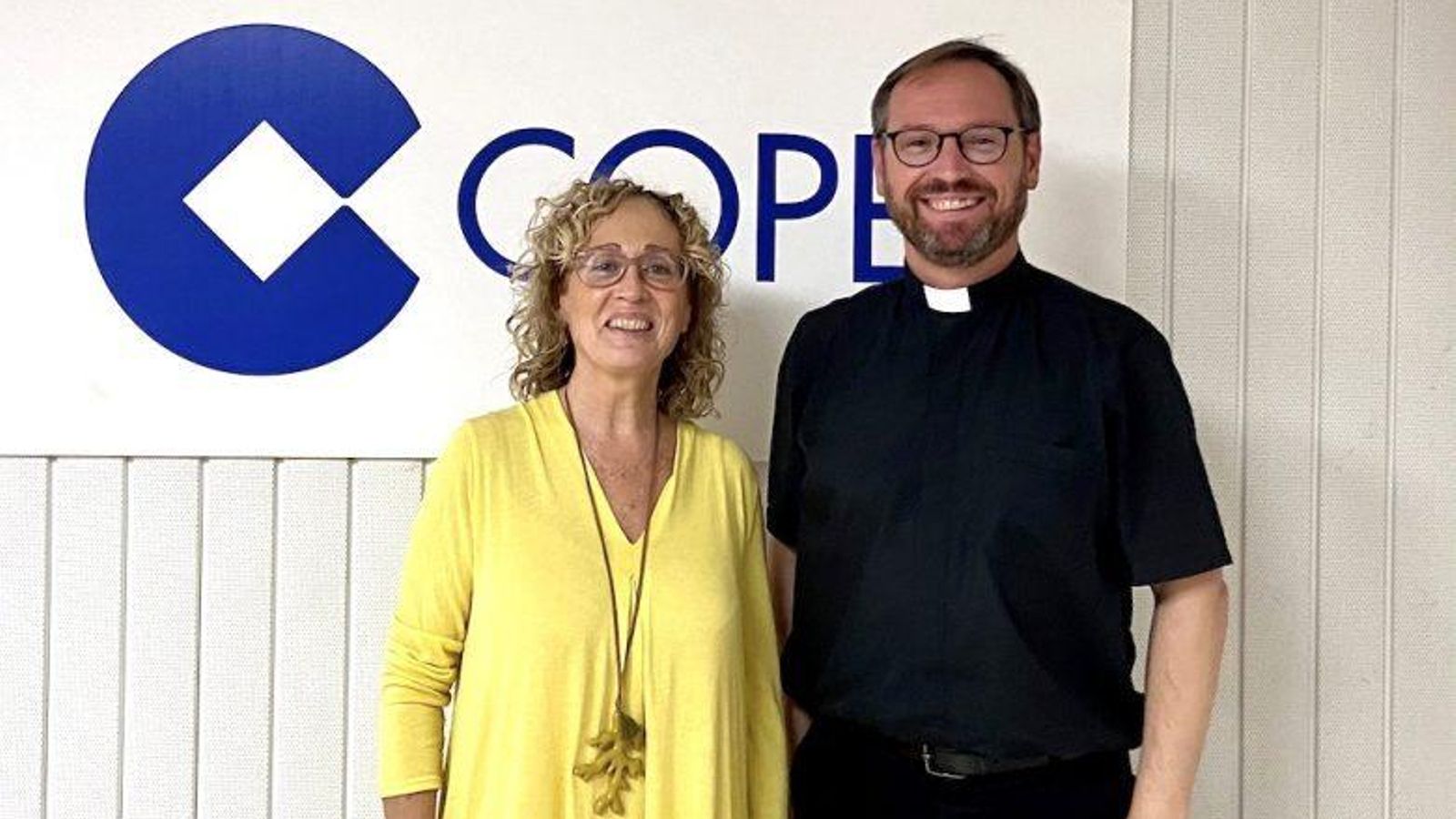 El vicario general en las instalaciones de la COPE