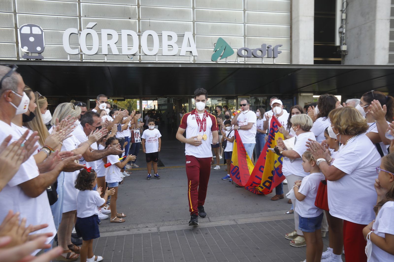 El recibimiento a Alfonso Cabello en Córdoba, en imágenes