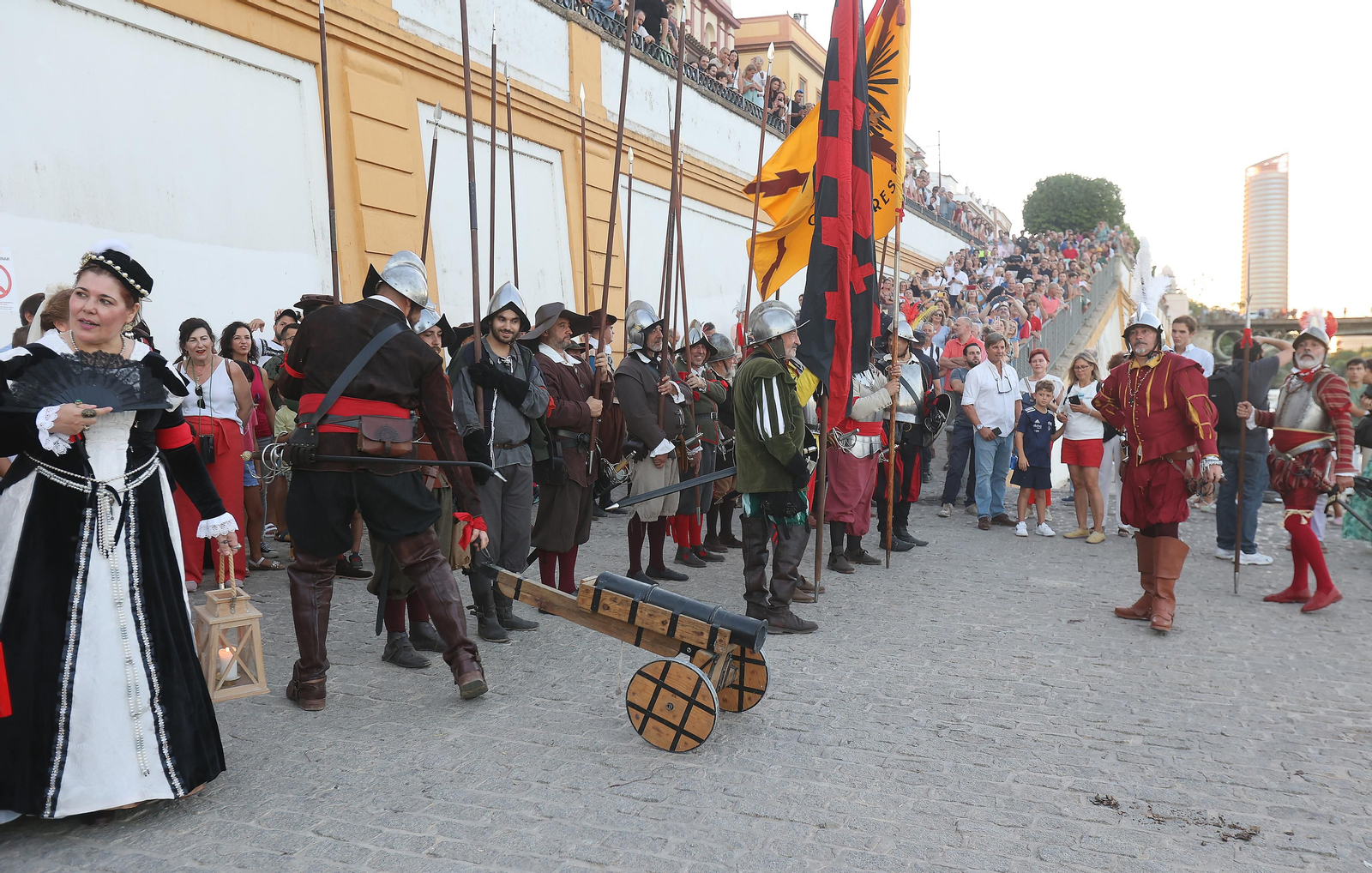 DESEMBARCO DE 18 ACTORES REPRESENTANDO A ELCANO Y ESCOLTADOS POR EL TERCIO DE OLIVARES