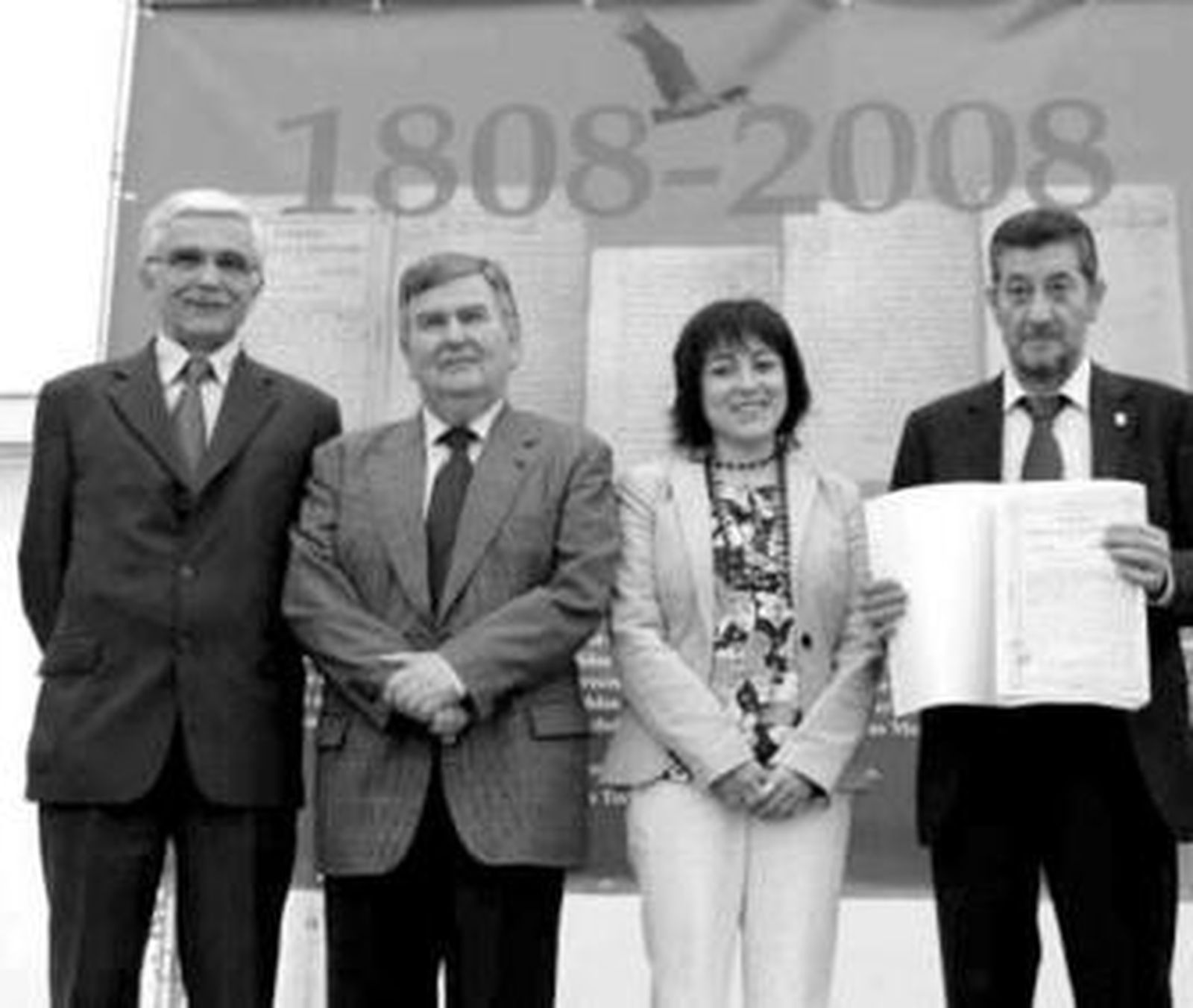 El cónsul de Francia en Sevilla, José Ramón Pozuelo, la diputada Elena Tobar y Rafael Gómez, alcalde.