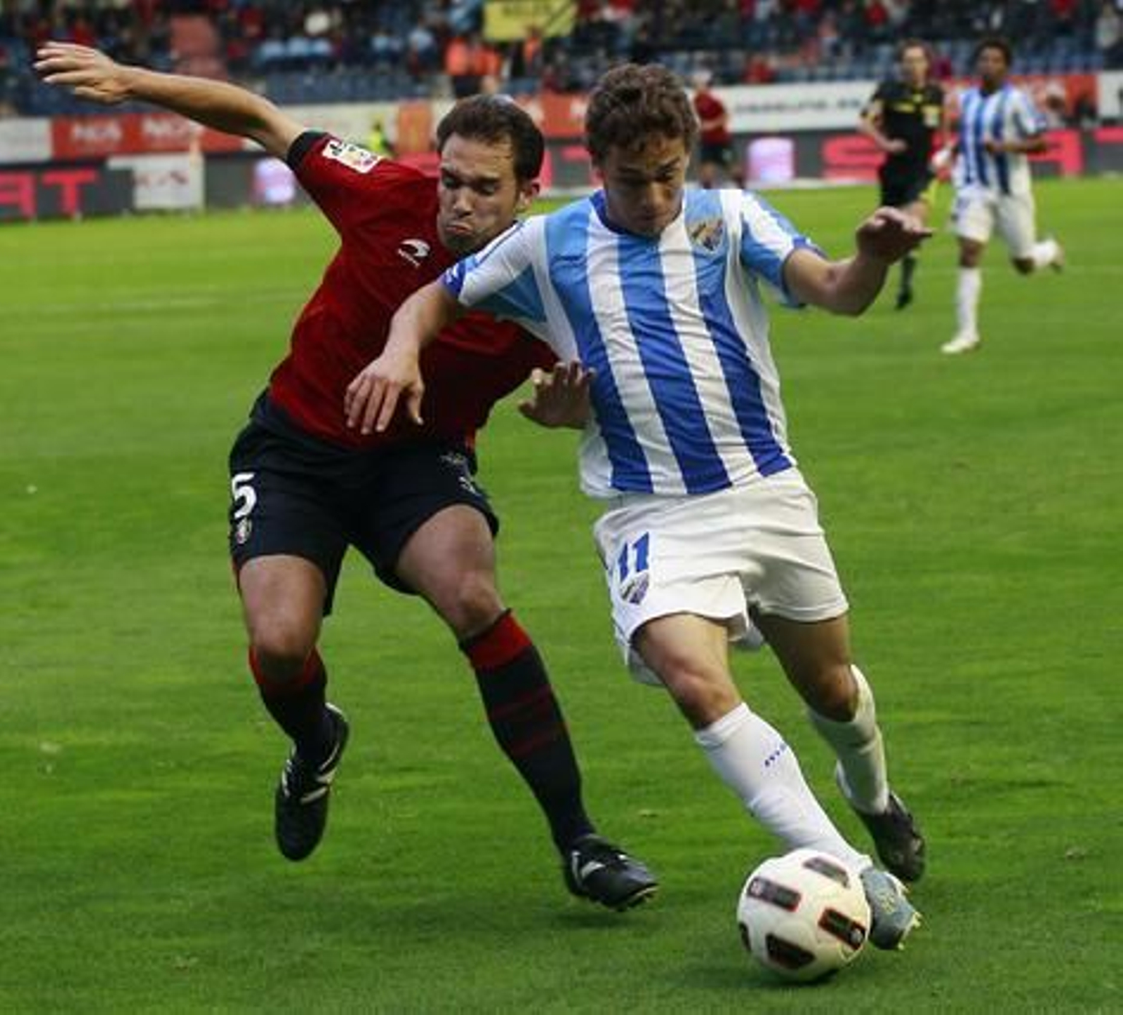 El Málaga pierde 2-0 en su visita al Reyno de Navarra. / Punto Press