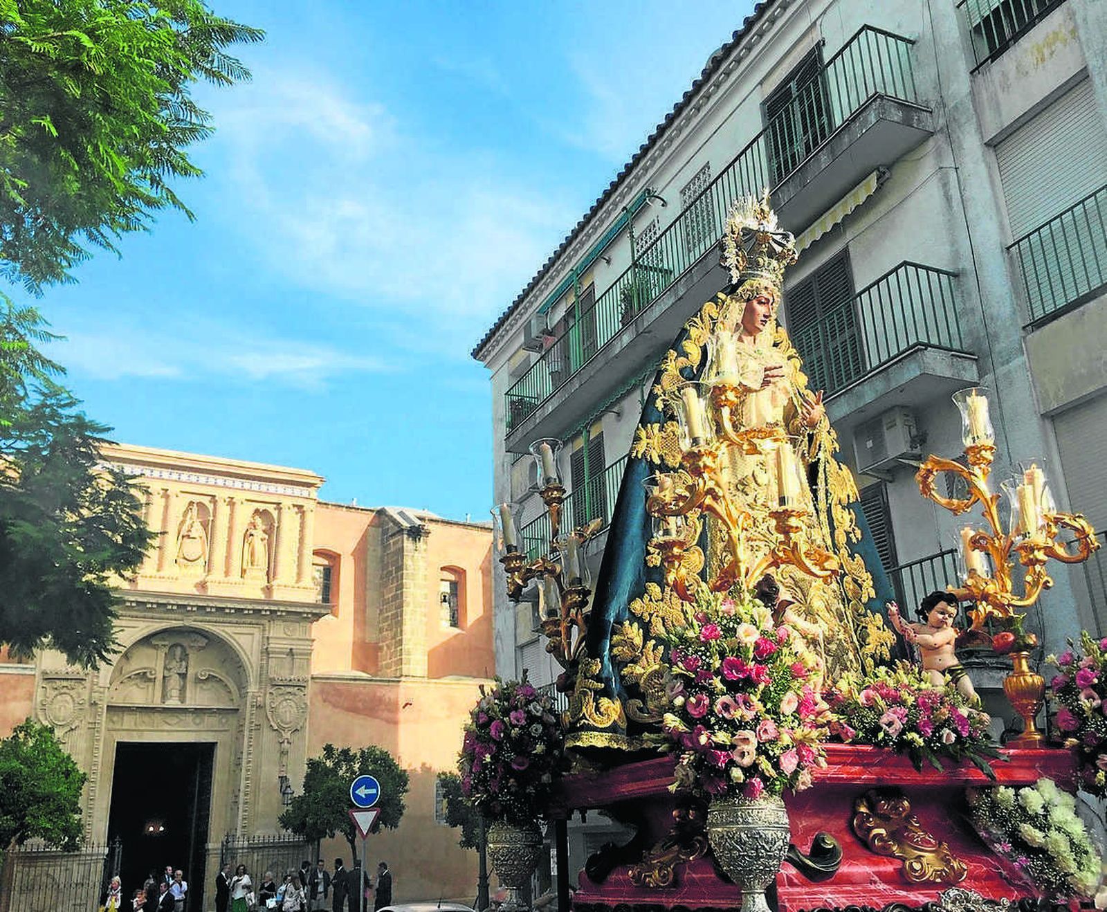 M.S. Momento de la vuelta de la Santísima Virgen del Desconsuelo a San Mateo tras celebrar la Eucaristía en la basílica.