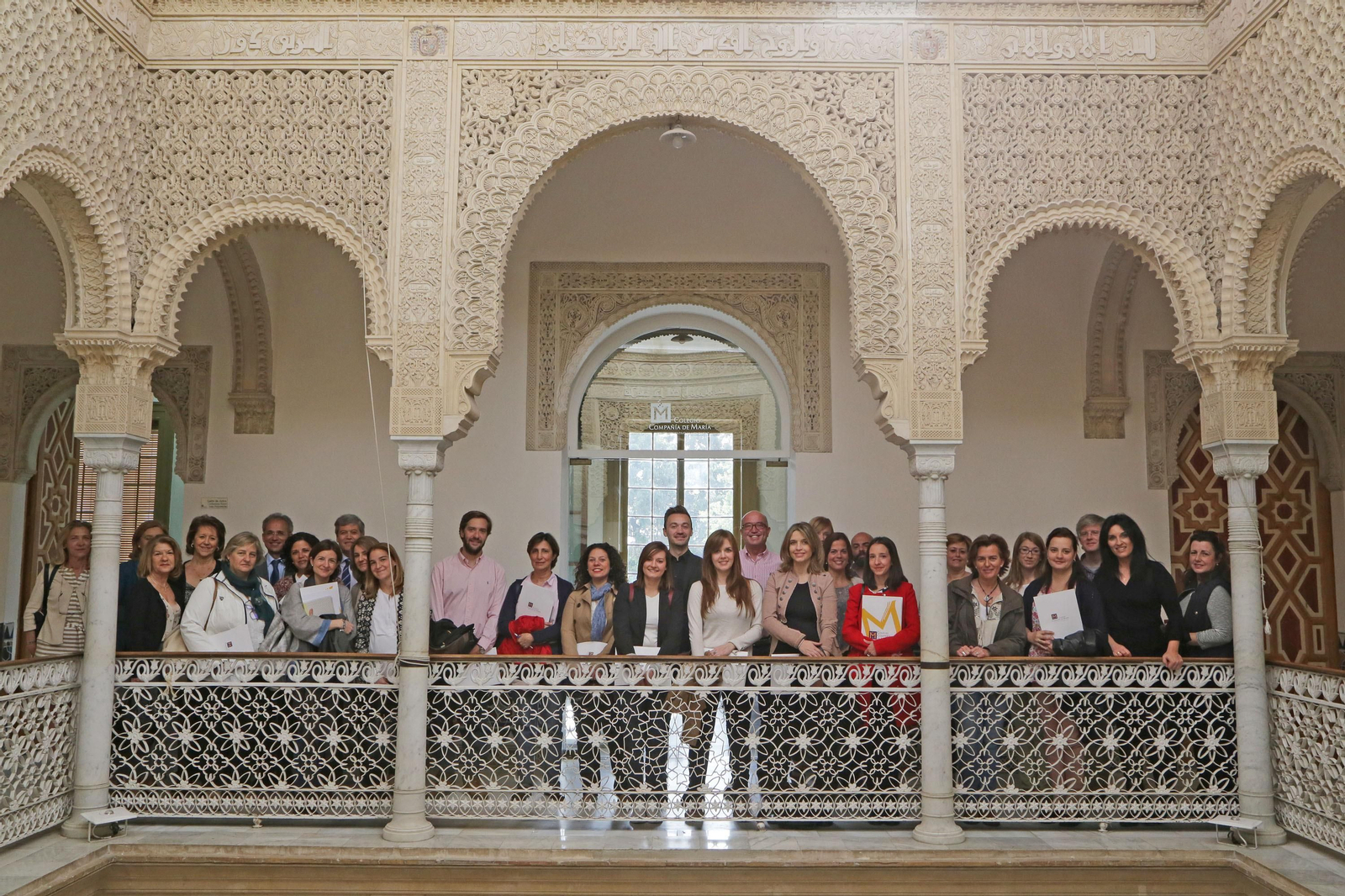 Una foto de grupo del profesorado jerezano y madrileño asistente al curso BEDA, ayer en la Compañía.