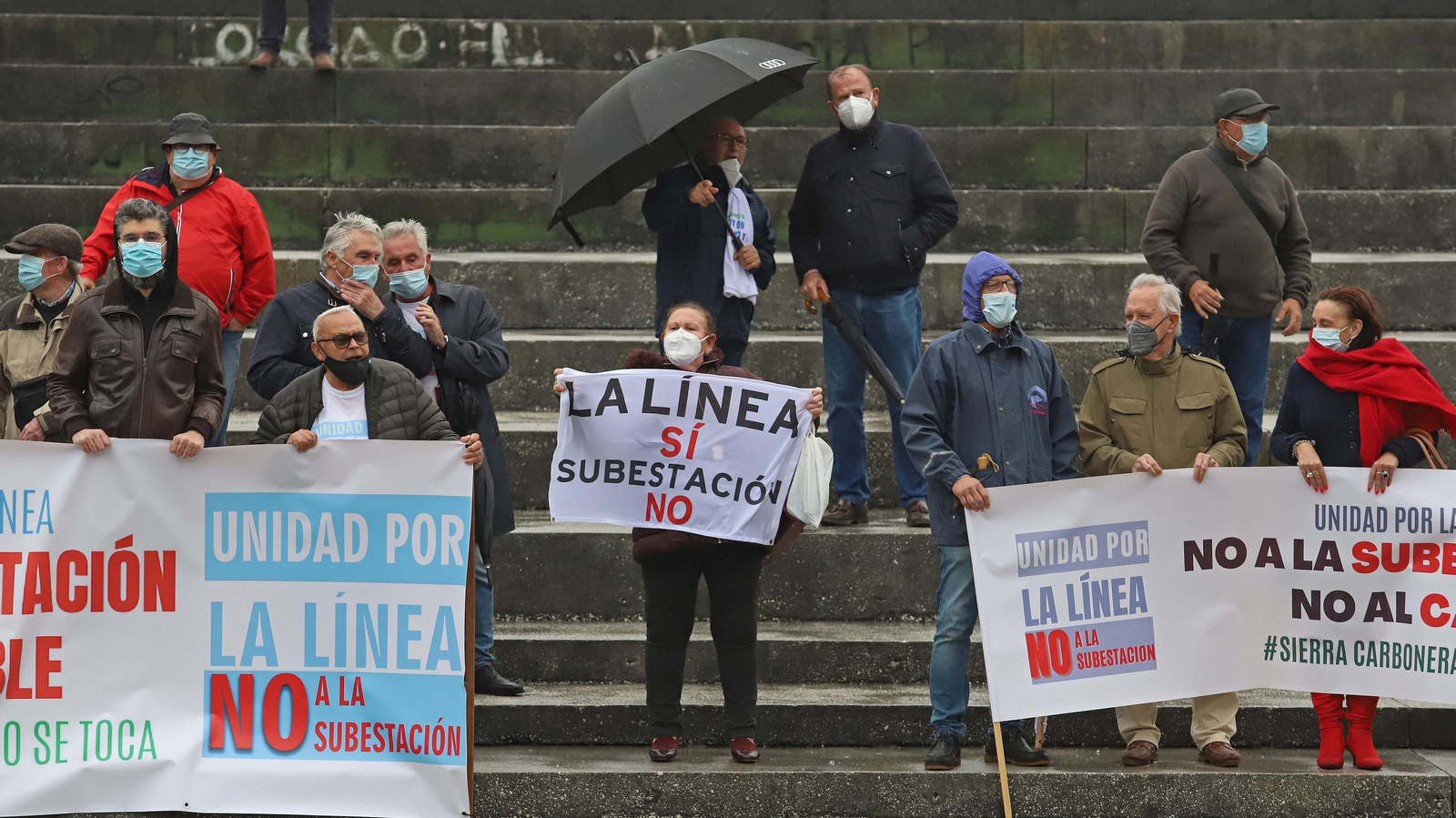 Fotos de la concentración contra la subestación de Red Eléctrica en La Línea