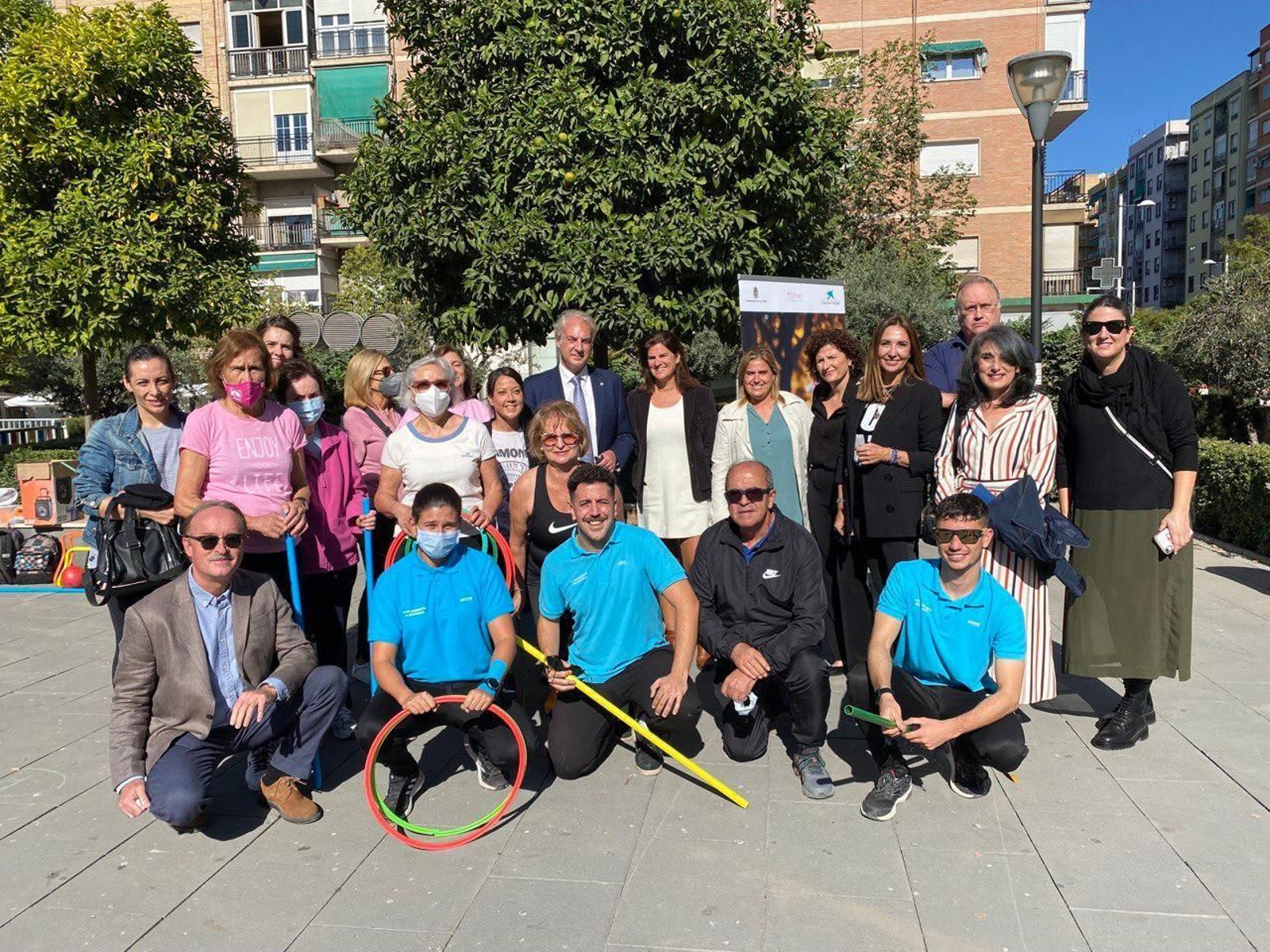 El Ayuntamiento de Granada presenta el programa ‘Siempre acompañados’ para combatir la soledad en los mayores El Ayuntamiento de Granada presenta el programa ‘Siempre acompañados’ para combatir la soledad en los mayores