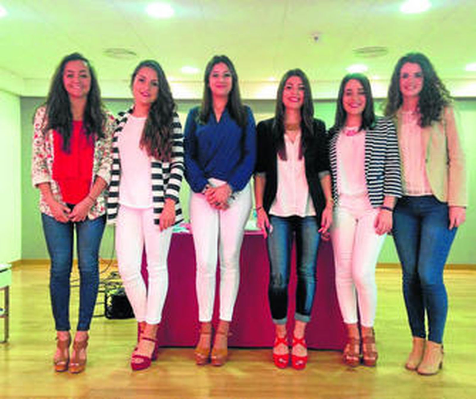 Las seis candidatas elegidas por el jurado entre las 29 jóvenes asidonenses que defendieron su candidatura.