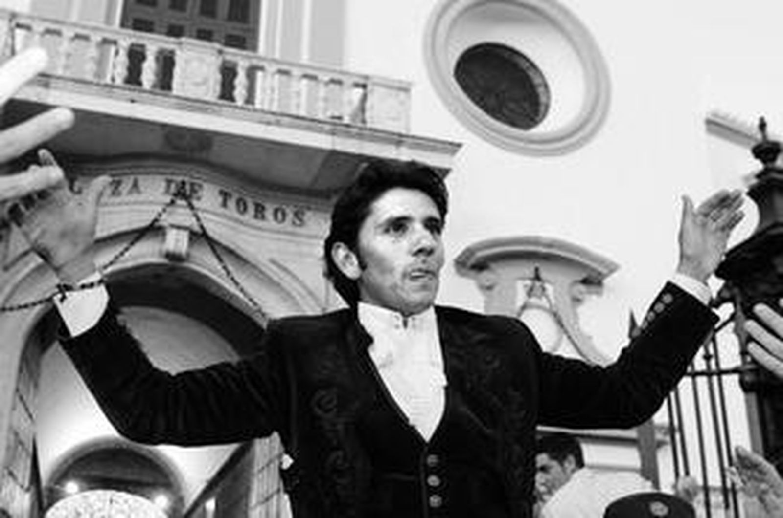 Diego Ventura en su salida por la Puerta del Príncipe el pasado 30 de marzo.