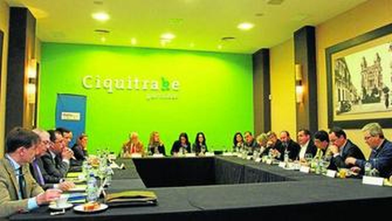 Los asistentes al Foro Gerardo Rojas celebrado ayer en el restaurante Ciquitrake.