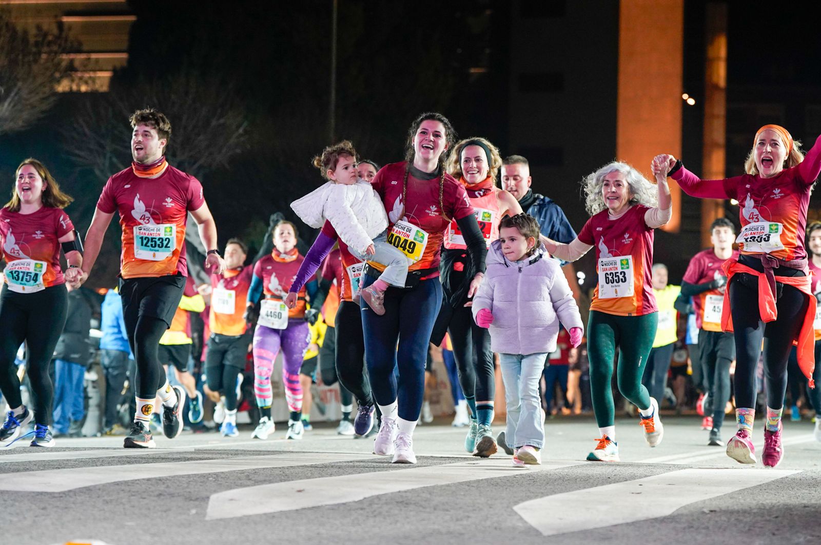 En imágenes: búscate en tu llegada a meta de la Carrera de San Antón 2026 (20)