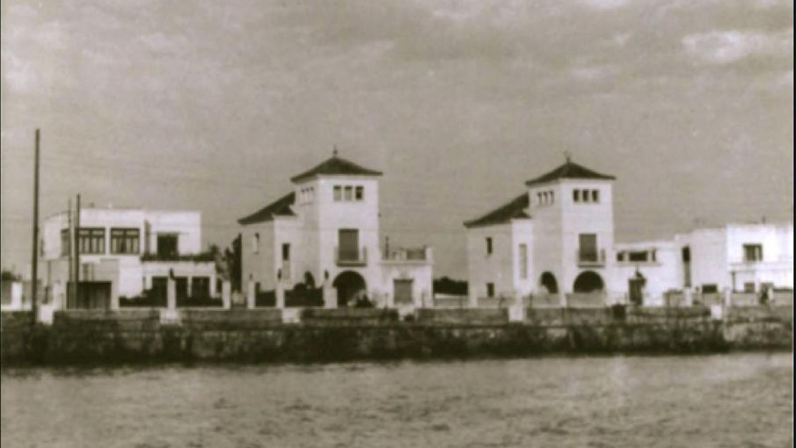 El chalet ubicado en el número 98 de la Avenida de España identificado por el MI6 británico como el domicilio de Teniente italiano Pietro Hamed Venanzi, de cuya labor como agente se beneficiaría tanto la Decima como la Regia Aeronautica italiana.