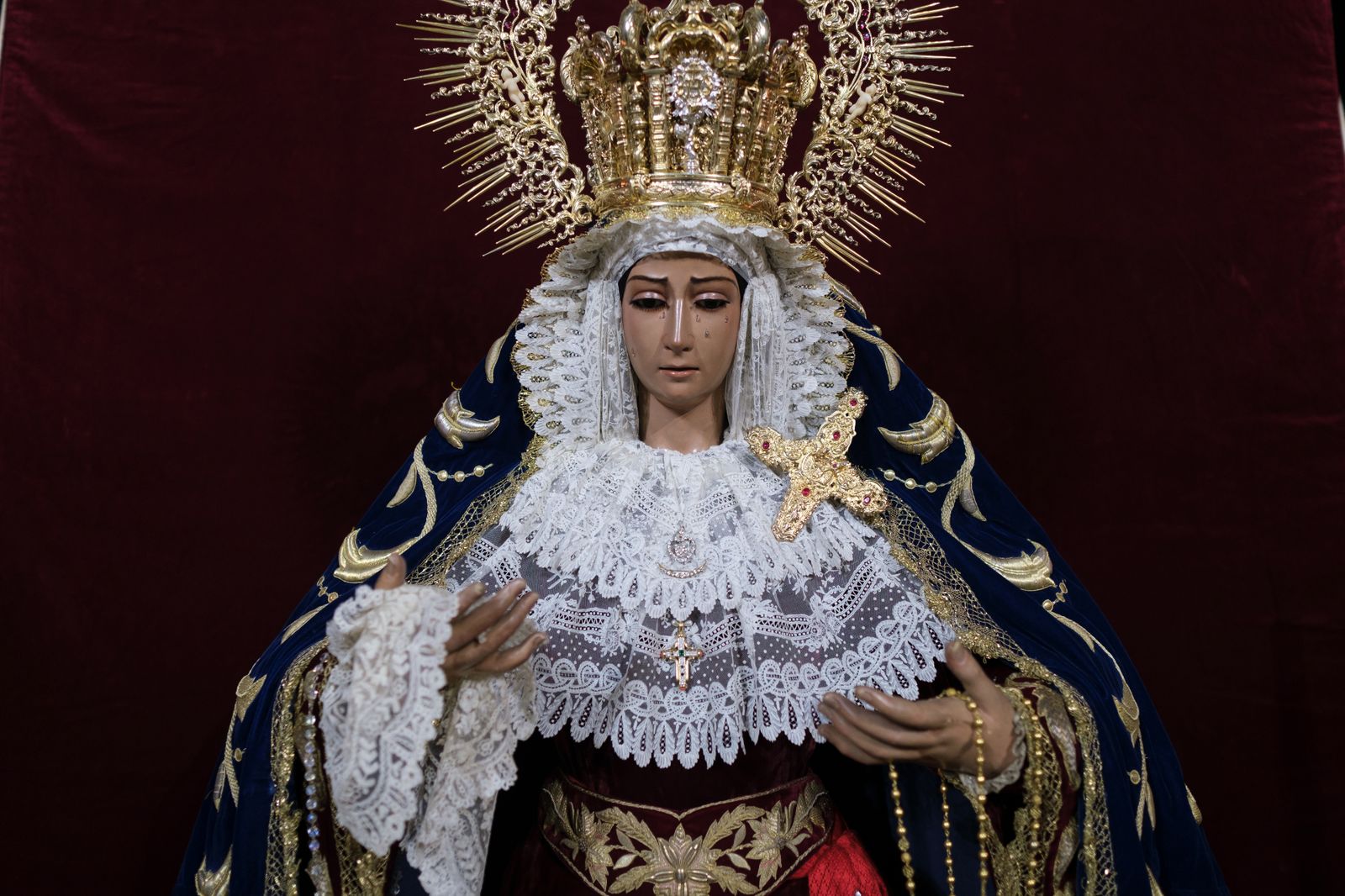 Las imágenes de la veneración a la Virgen de la Cabeza de las Siete Palabras