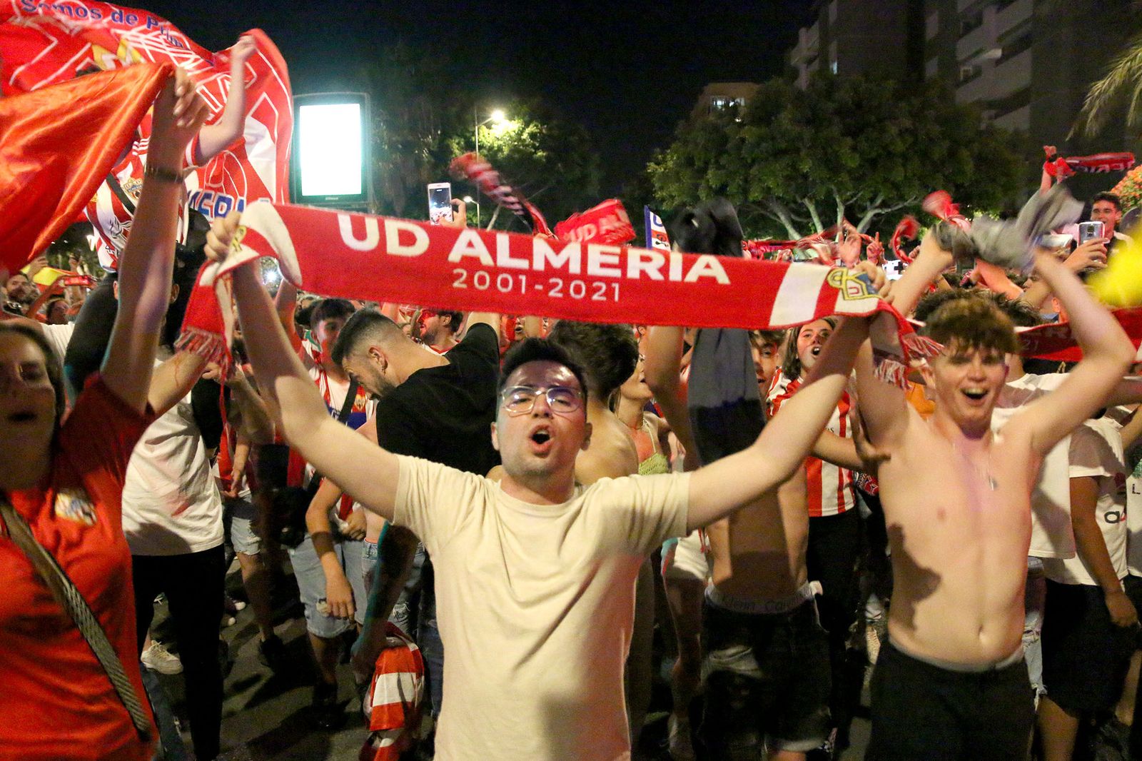Las imágenes de la celebración del ascenso del Almería en la Plaza de las Velas