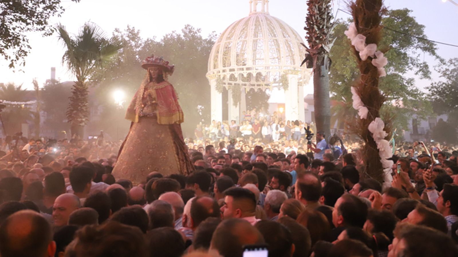 El Chaparral descubre el rostro a la Blanca Paloma.