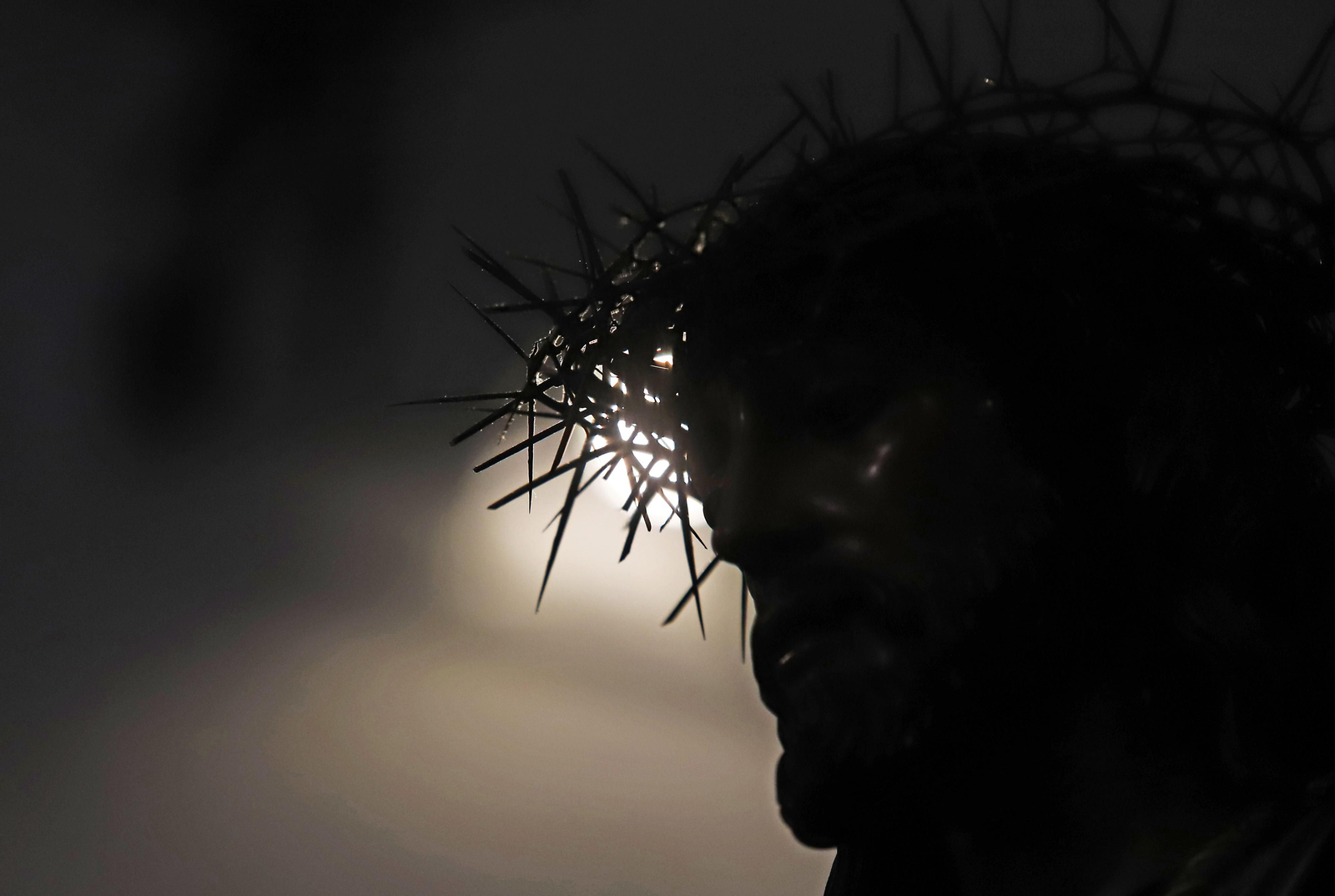 Imágenes de la veneración a Nuestro Padre Jesús Cautivo en la Iglesia del Rocío