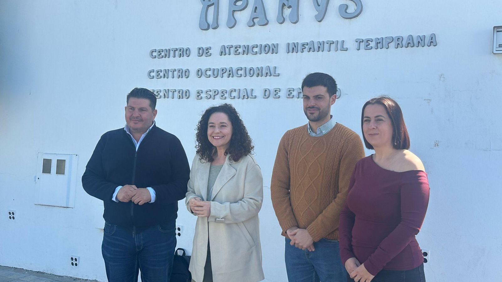 Marcos Toti e Inma Nieto en la visita a APAMYS.