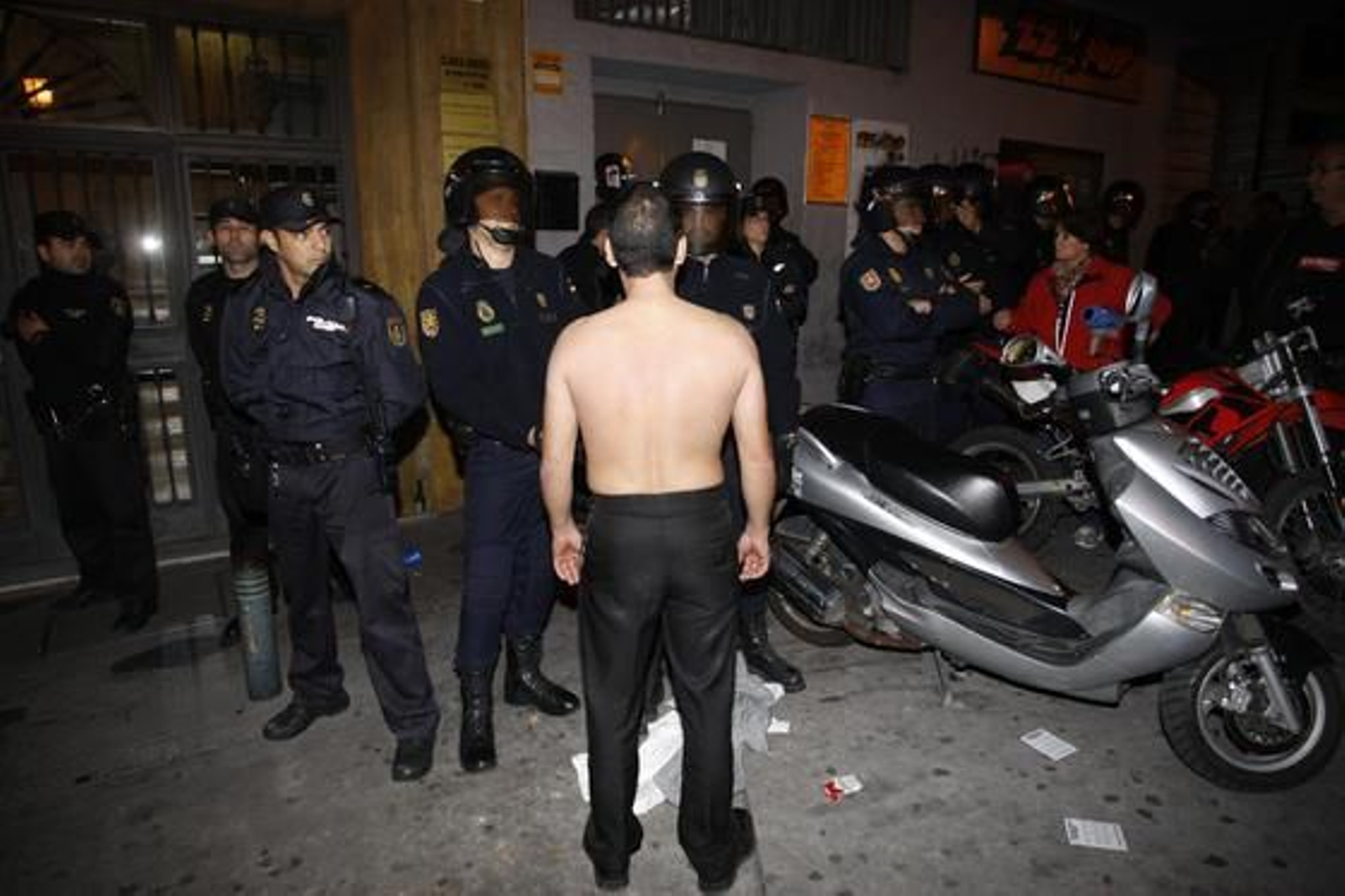 Primeras disputas en la huelga 

Foto: Javier Albiñana