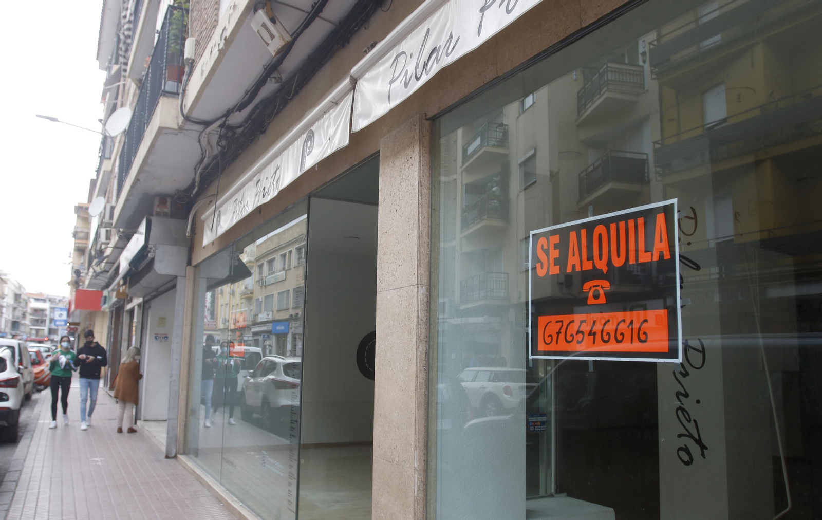 Un local comercial en alquiler en la zona de La Viñuela de Córdoba. Un local comercial en alquiler en la zona de La Viñuela de Córdoba.