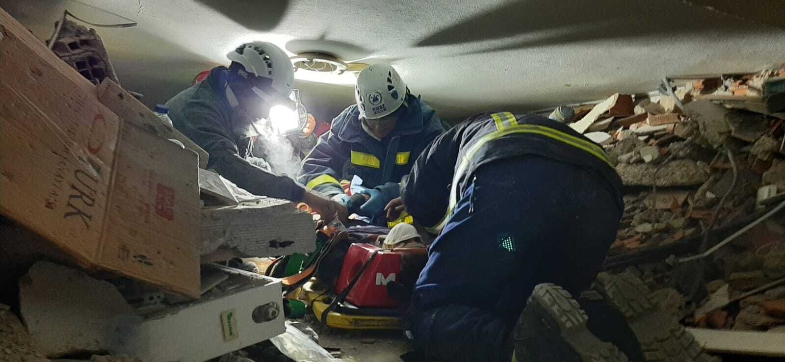 El rescate de una mujer con vida en el terremoto de Turquía por los bomberos de Huelva