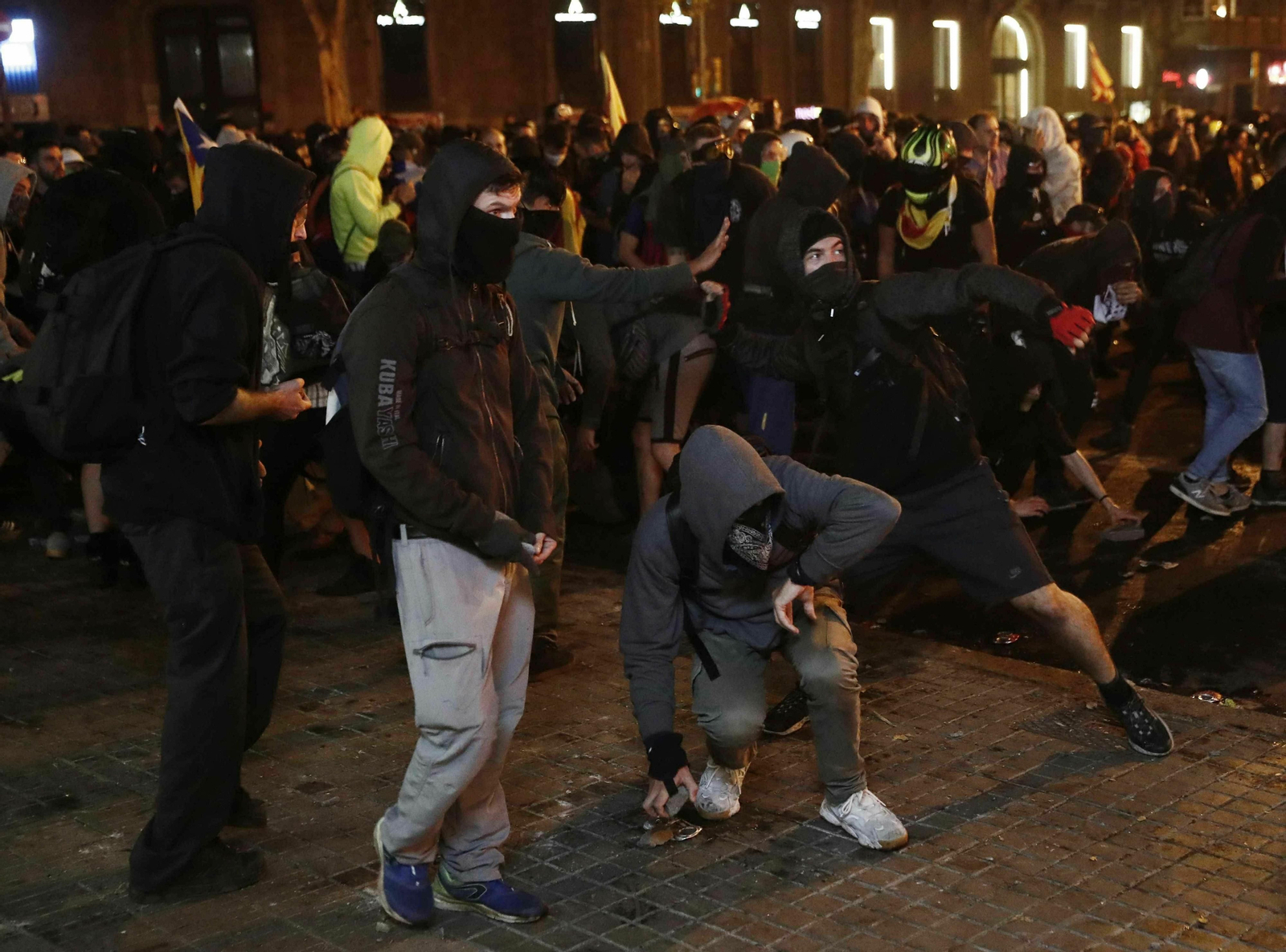 Las imágenes de la quinta jornada de disturbios en Cataluña