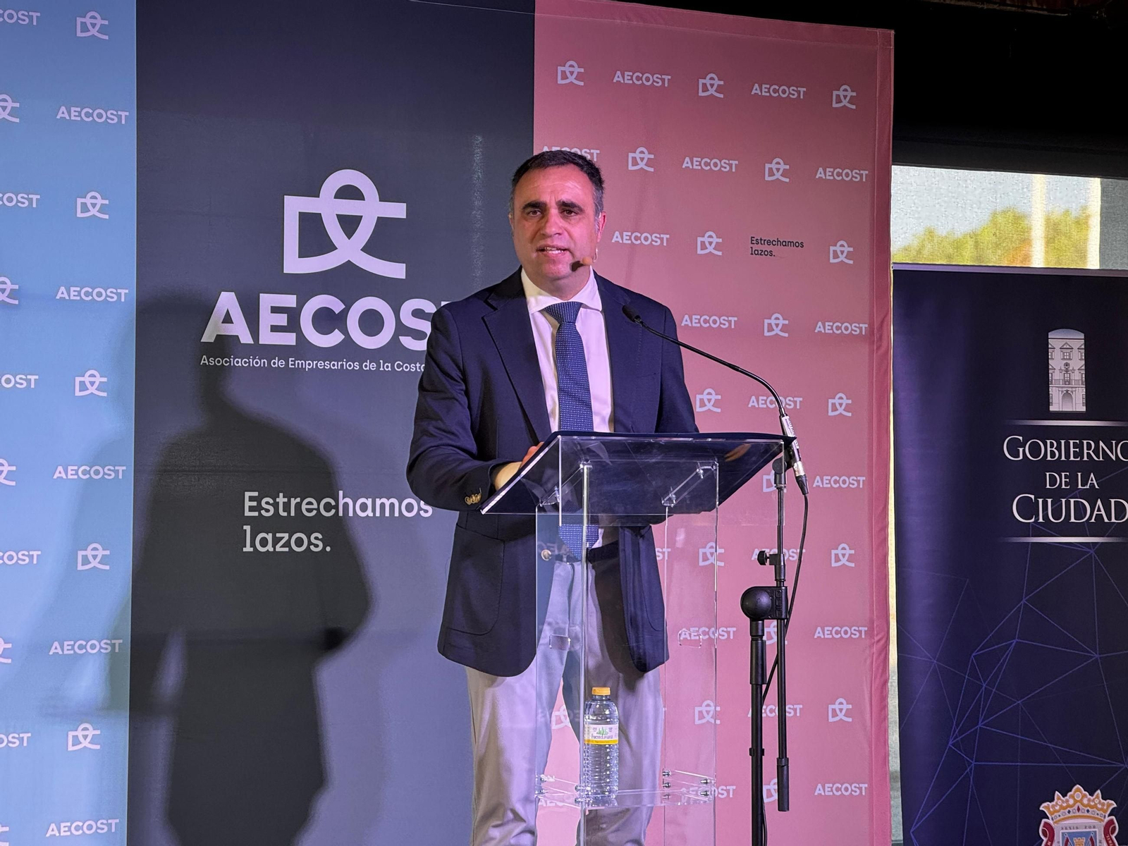 El presidente de la Diputación de Granada, Francis Rodríguez, durante el encuentro empresarial