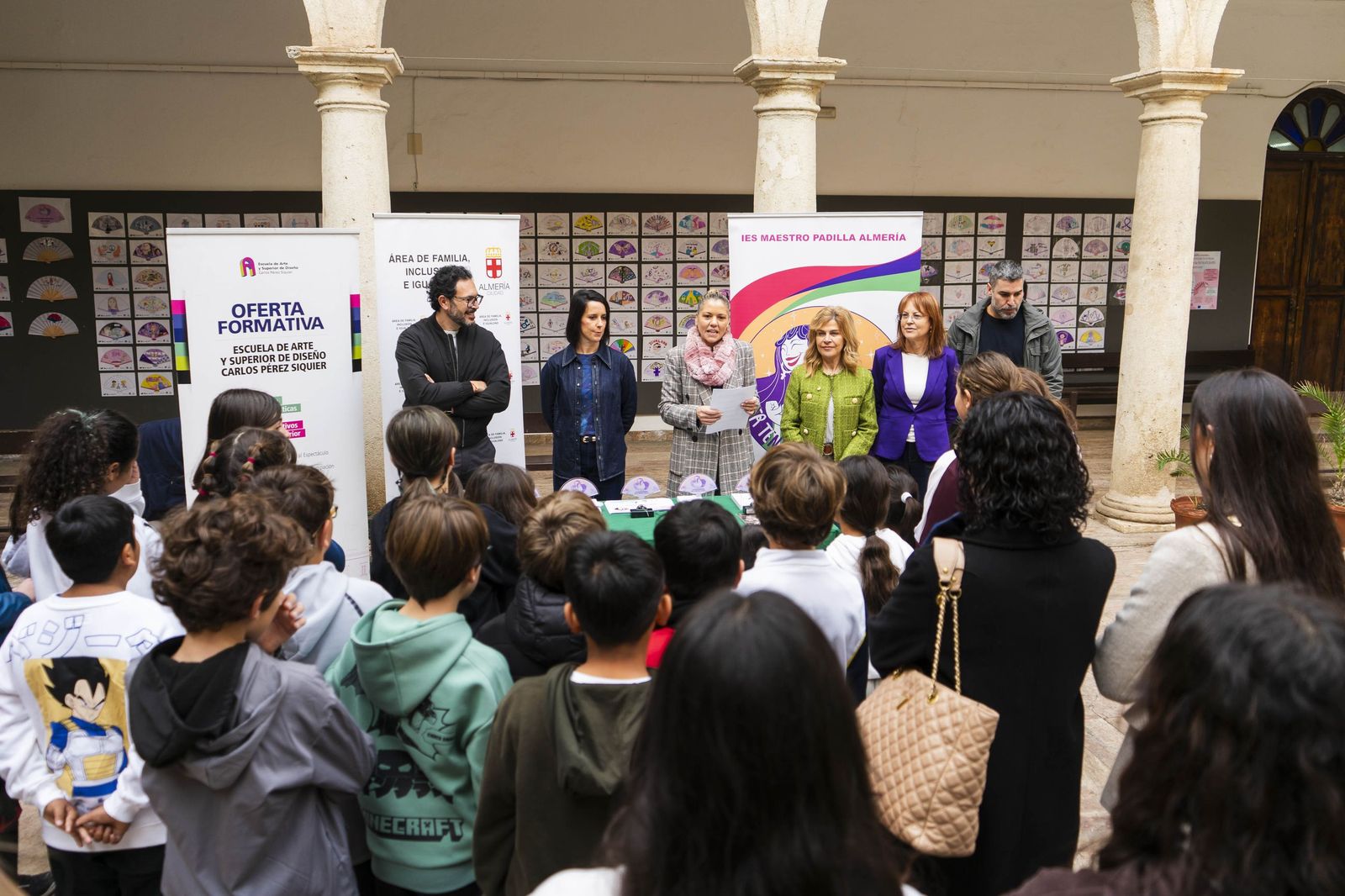 Las imágenes de los premios de la VII Edición del Concurso Intercentros 'Dale al Arte por la Igualdad'