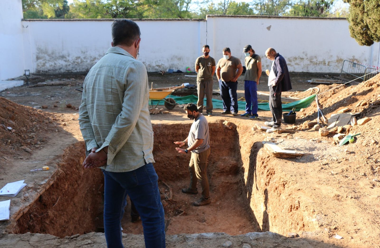 Trabajos de exhumación en la fosa de la Salud.