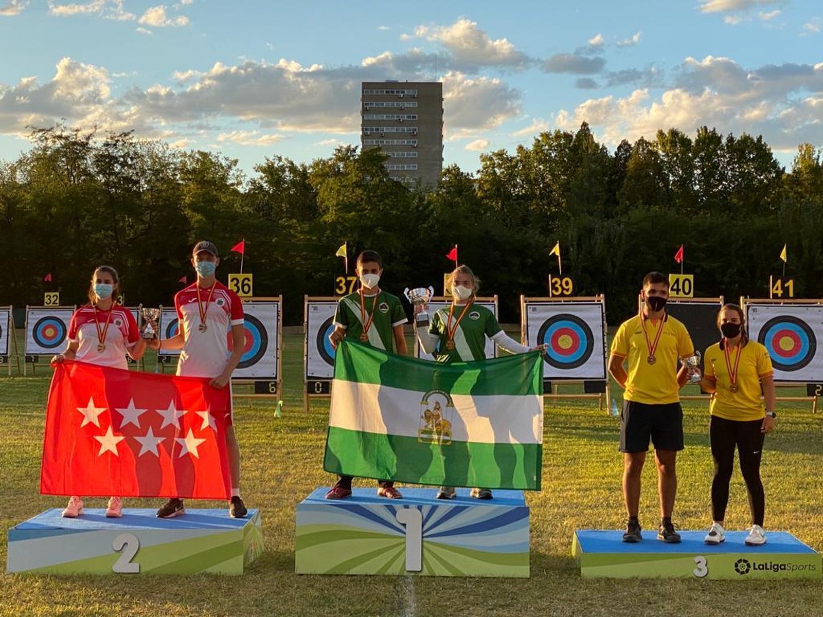 El equipo mixto de categoría cadete que se alzó con el primer puesto.