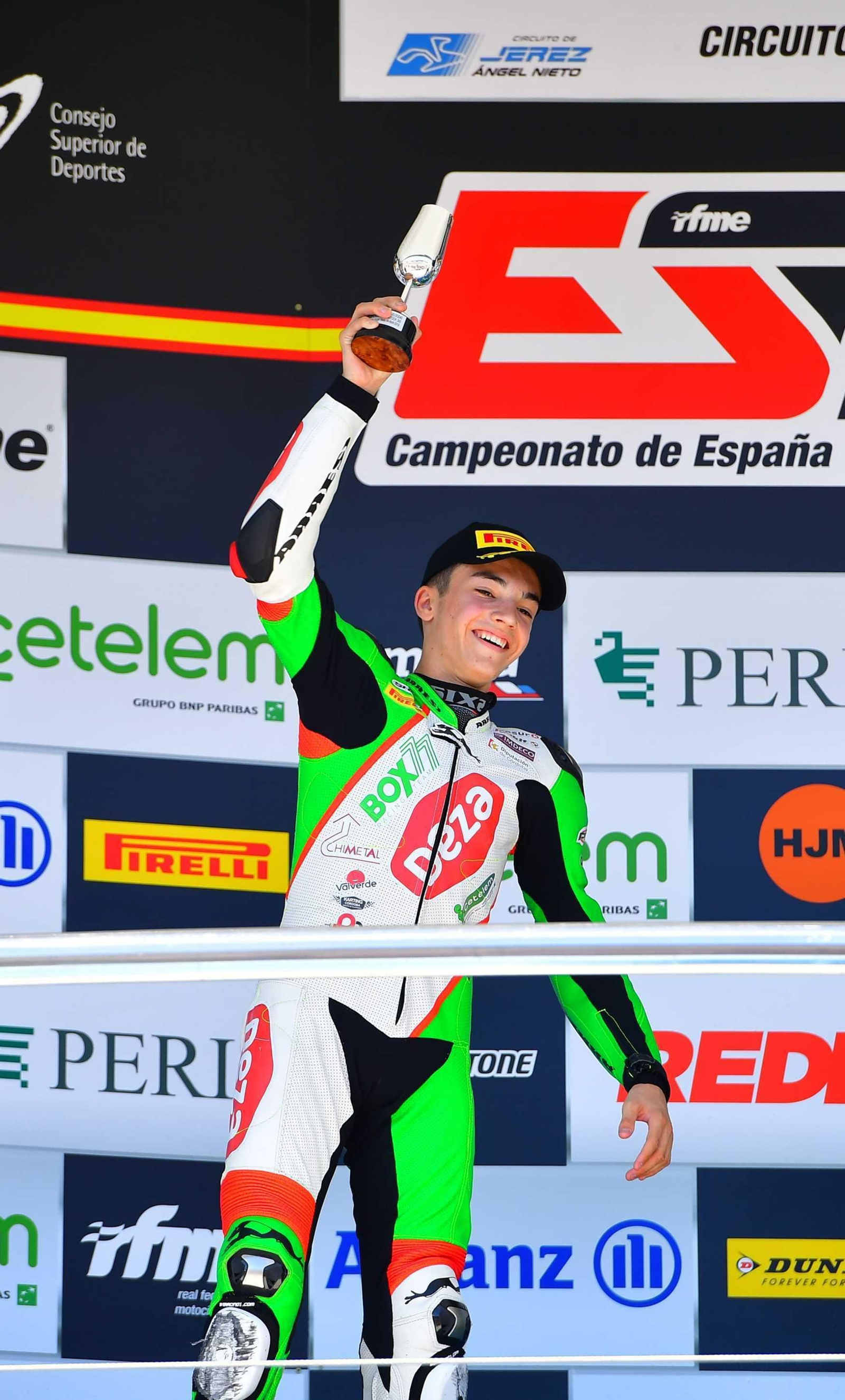 Álex Carrión, en el podio del circuito de Jerez de la Frontera.