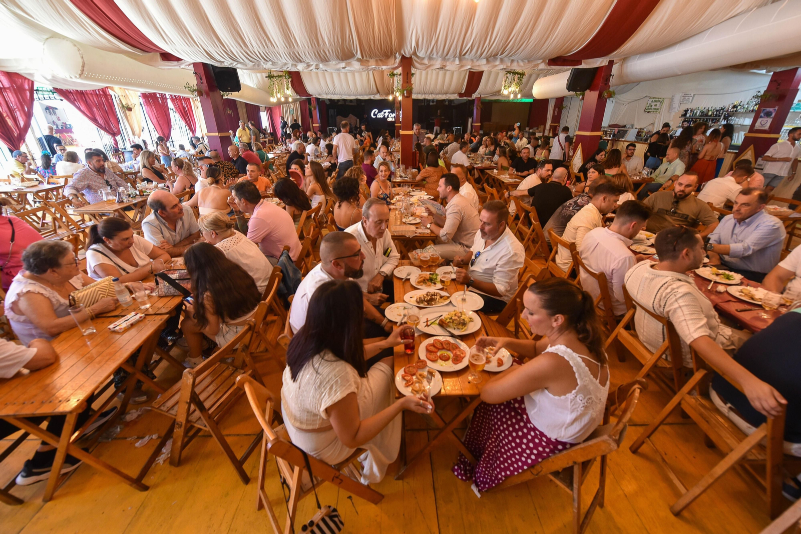 Hora de comer en la Feria de Algeciras