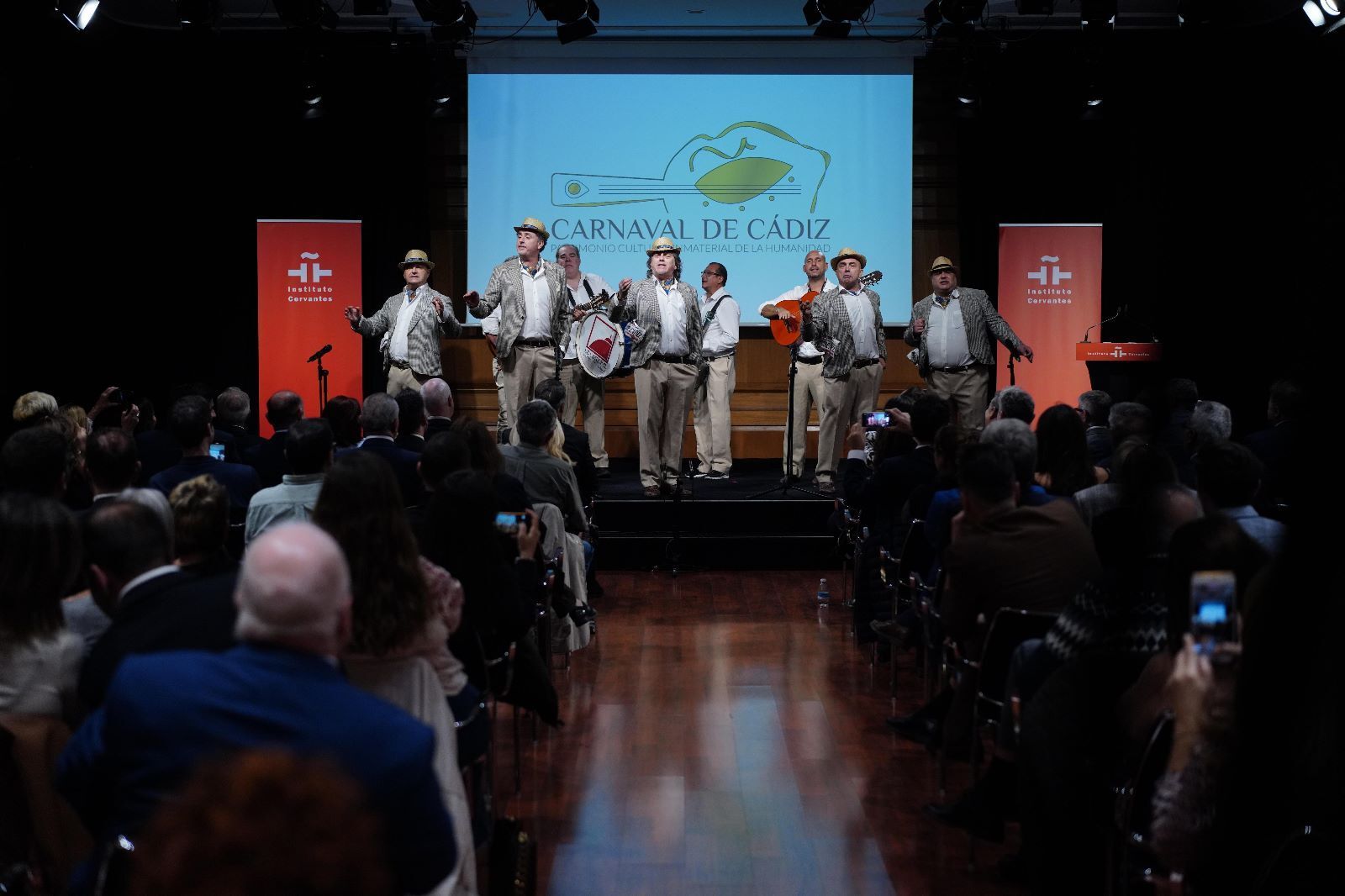 Las imágenes de la presentación de la candidatura del Carnaval de Cádiz a Patrimonio Cultural Inmaterial de la Humanidad.